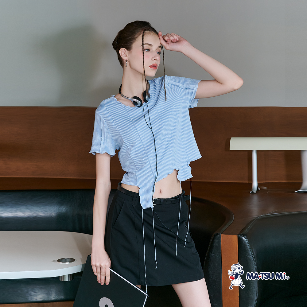 MA‧TSU Mi 木耳邊坑條垂墜線段設計感短版上衣(水藍.深灰)