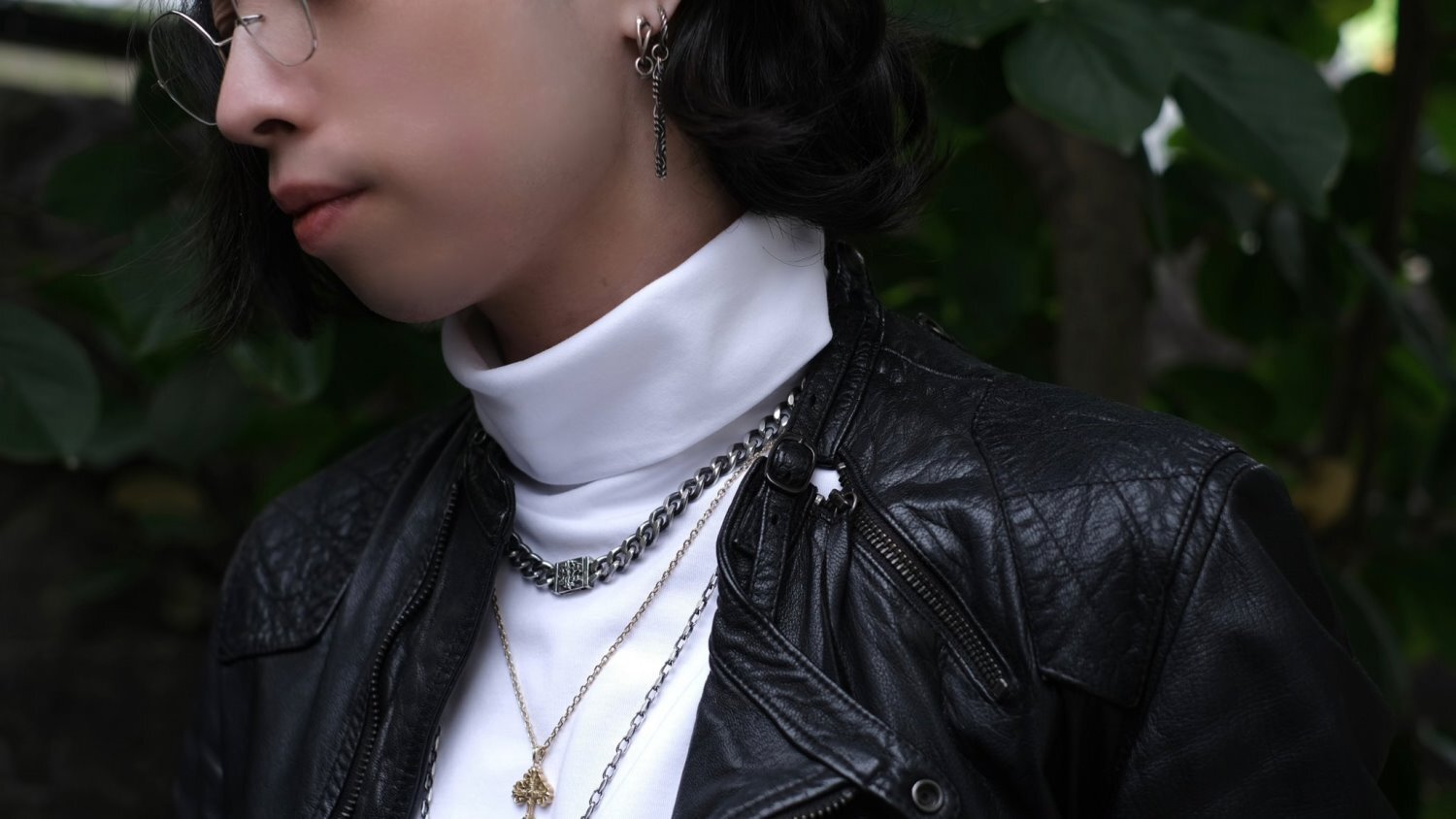 Does 925 sterling silver turn skin green