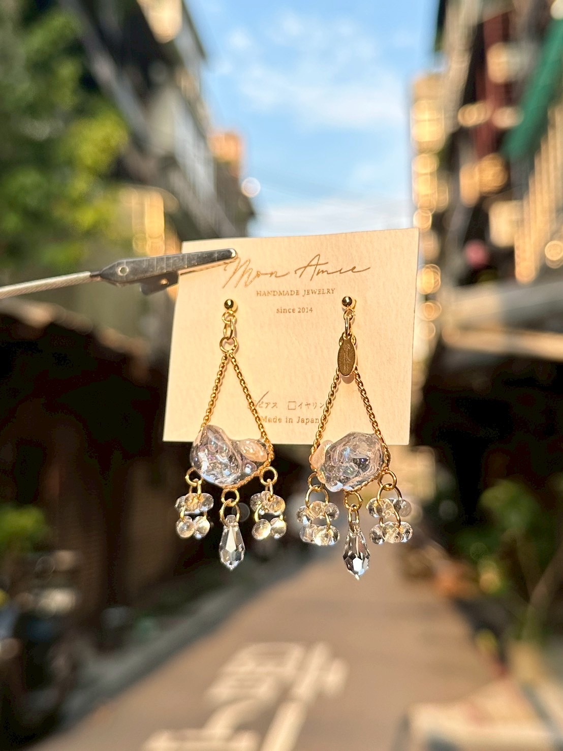 [Mon Amie] 菱形水晶吊燈耳環 | 金色 | NO.10 | 耳針
