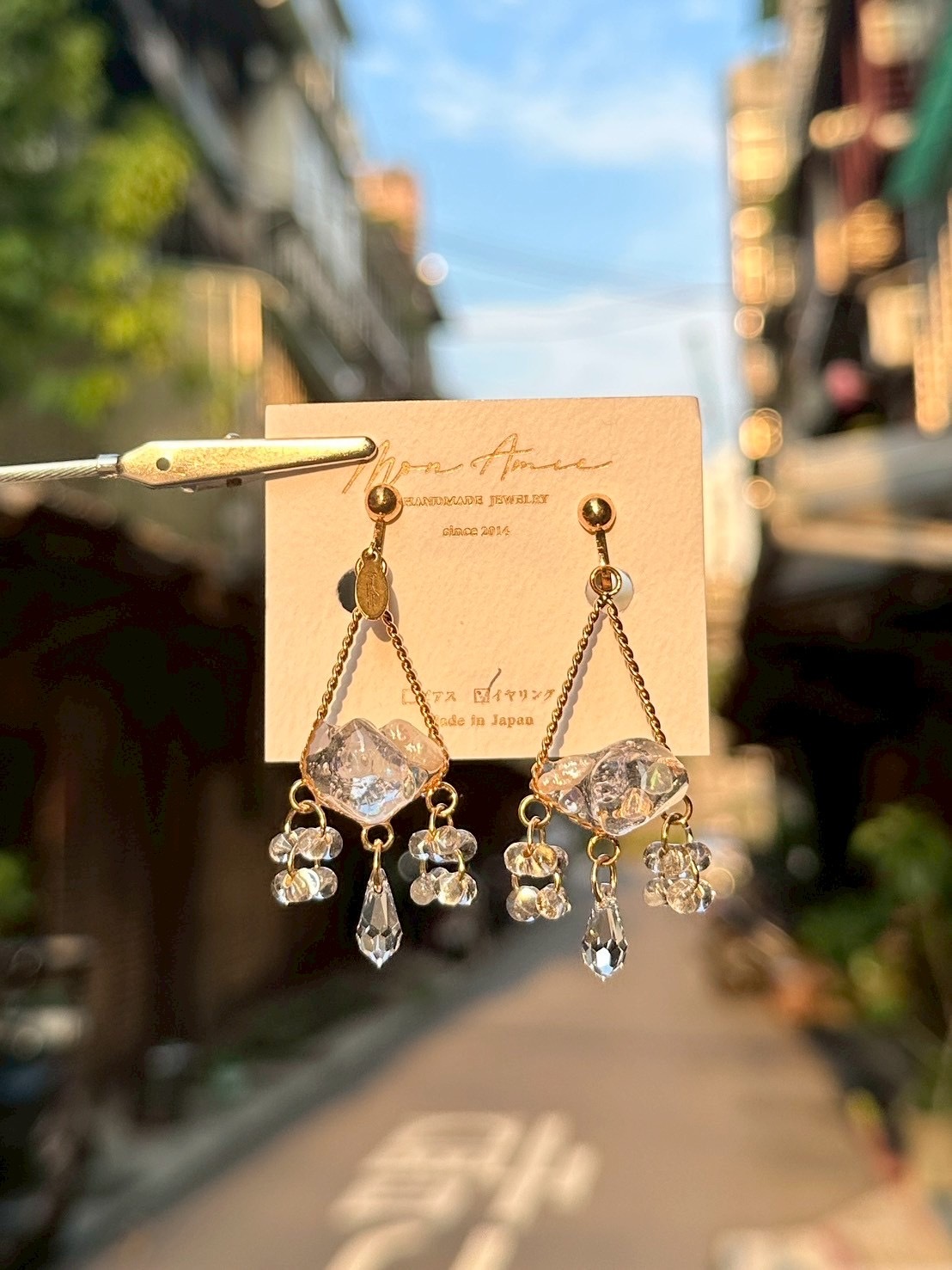 [Mon Amie] 菱形水晶吊燈耳環 | 金色 | NO.10 | 耳夾