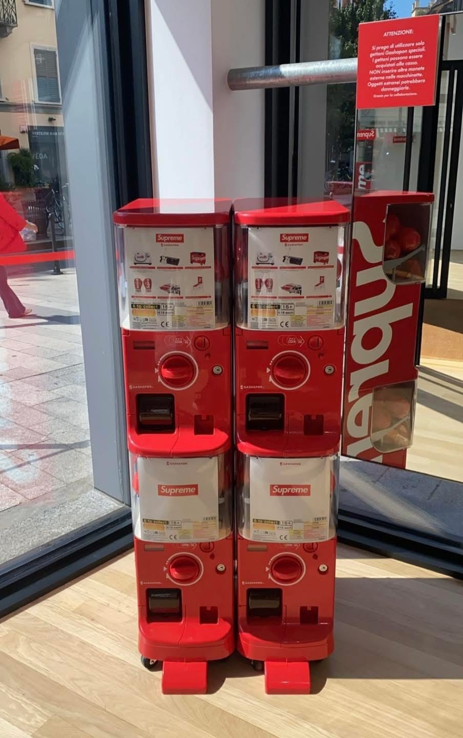 Supreme x Bandai 2025FW 扭蛋 盲盒 玩具 出奇蛋