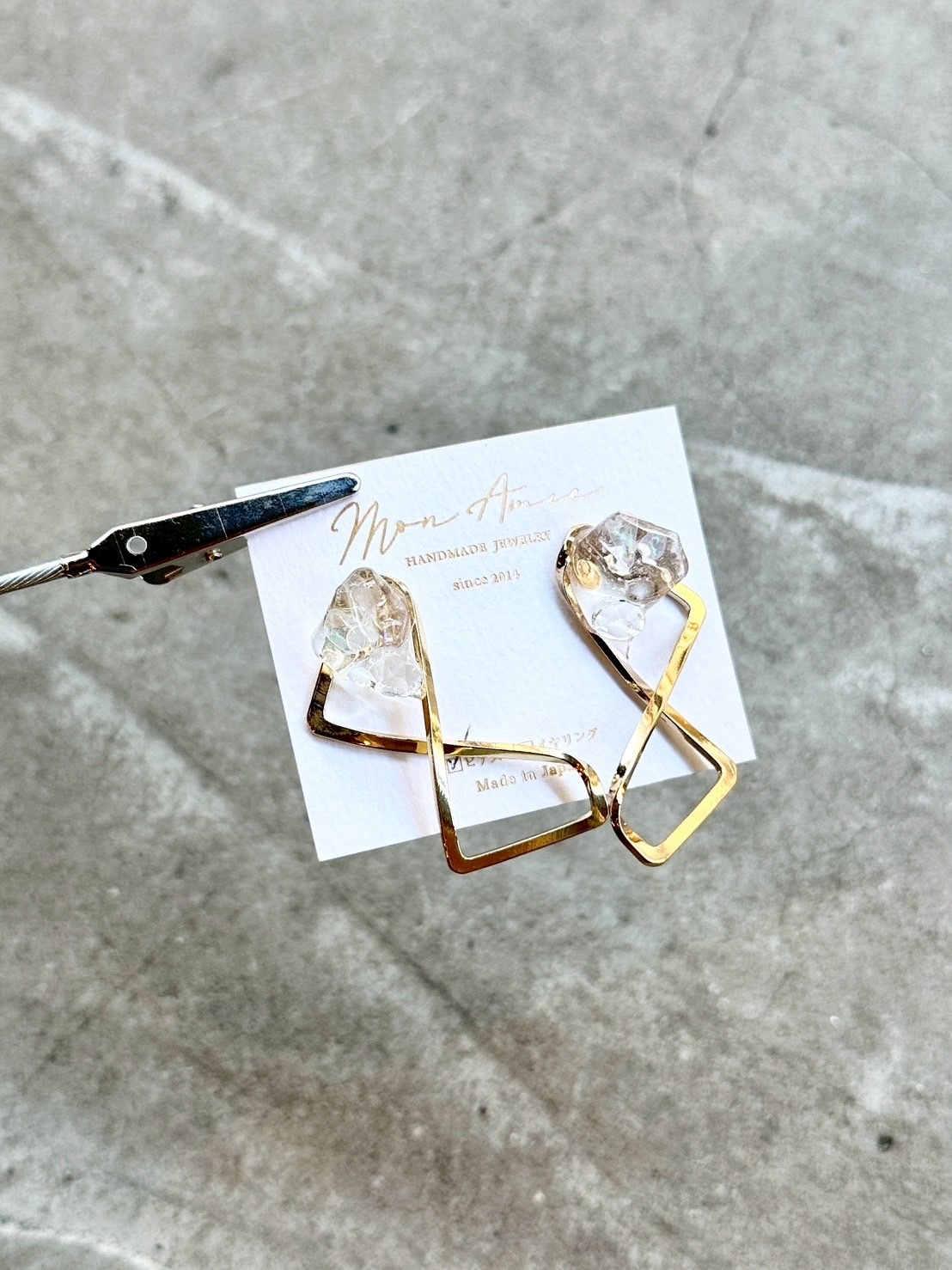 [Mon Amie] 扭轉極光彩石耳環 | 金色 | NO.18 | 耳針