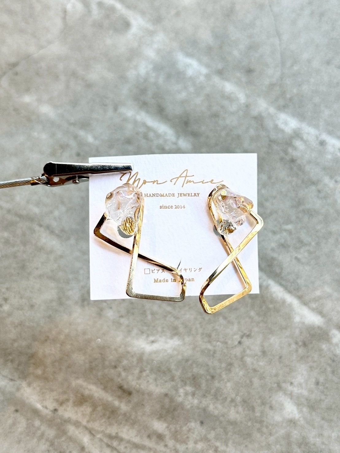 [Mon Amie] 扭轉極光彩石耳環 | 金色 | NO.18 | 耳夾