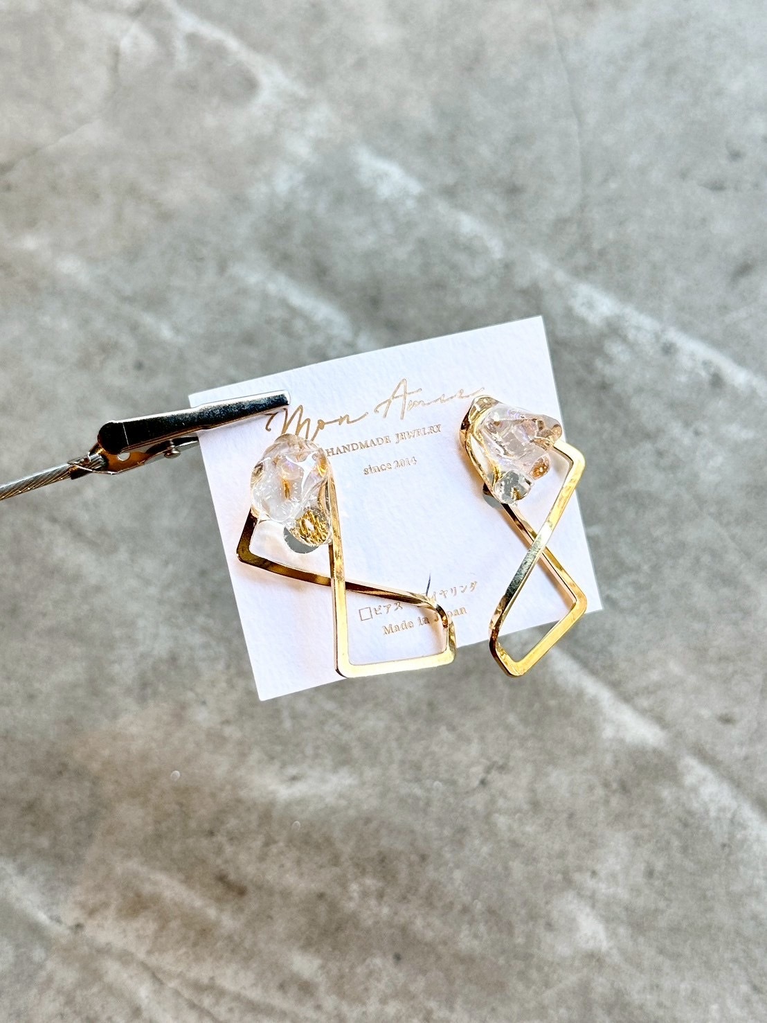 [Mon Amie] 扭轉極光彩石耳環 | 金色 | NO.18 | 耳夾