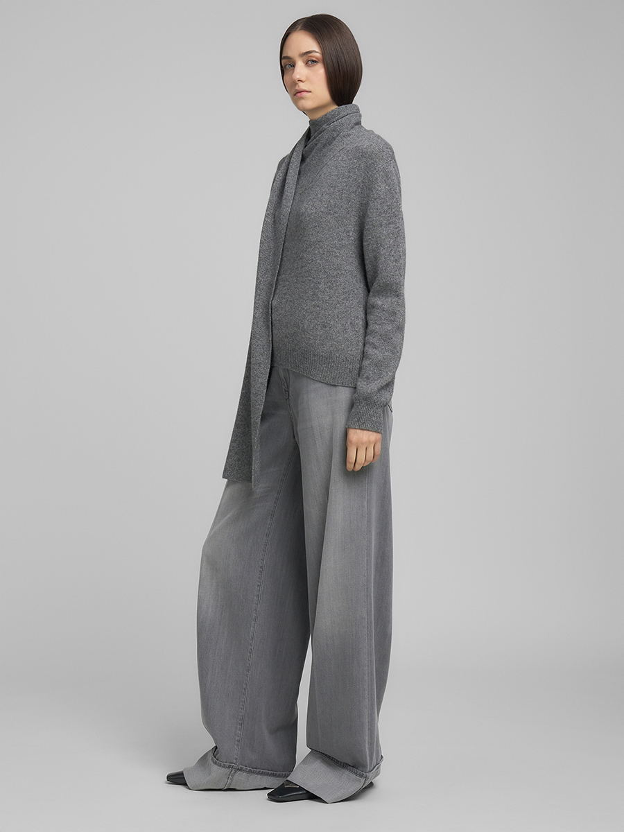 灰色圍巾領針織衫