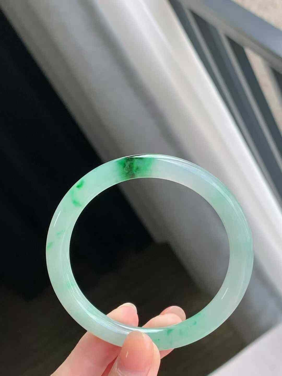 915657 53.4mm冰飄陽綠圓條翡翠手鐲 (52-54)