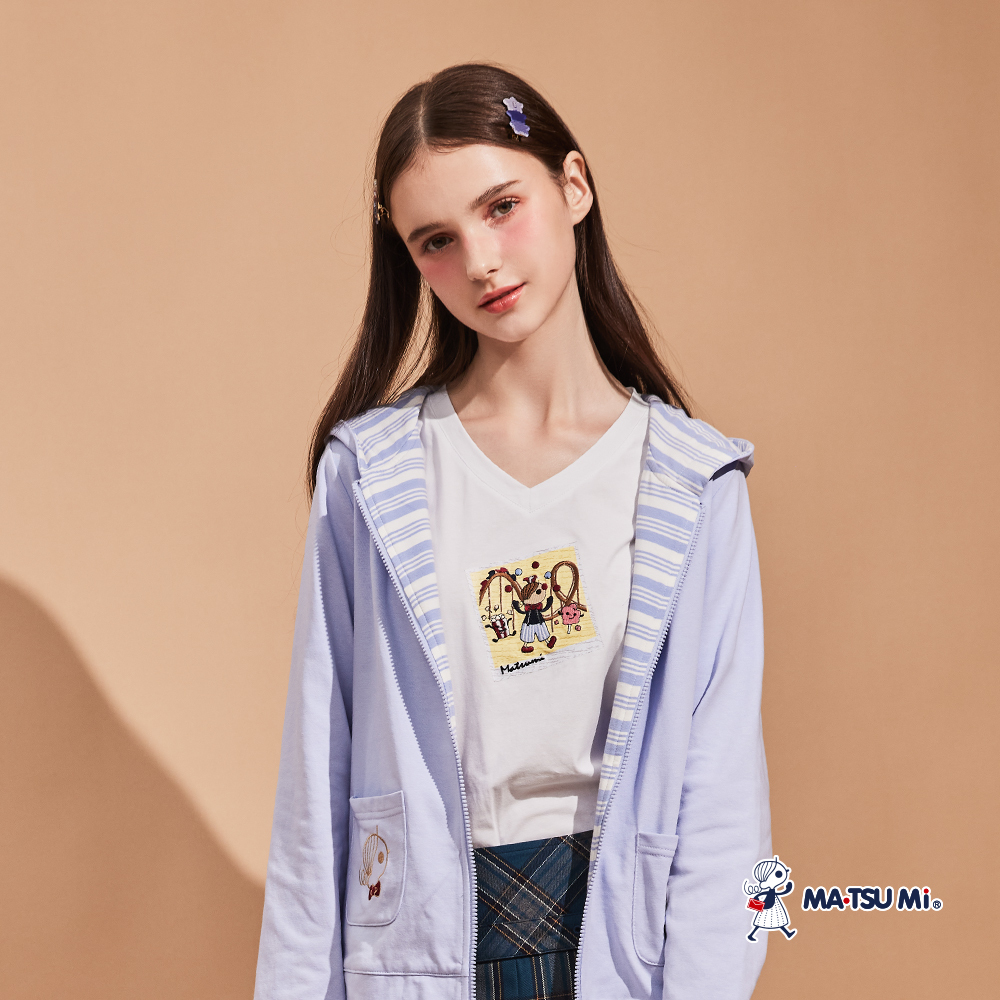 MA‧TSU Mi V領瑪娃樂園氛圍感印畫刺繡棉上衣(白.水藍)