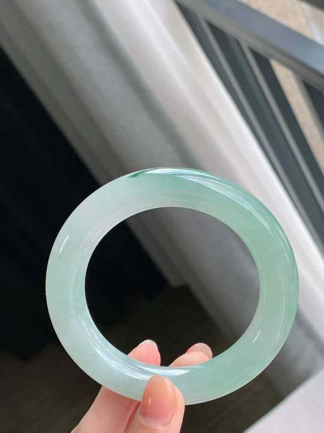 915660 56mm冰飄花圓條翡翠手鐲 (54-56)