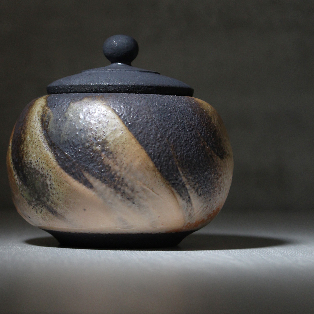 炎岩黑土柴燒茶葉罐H012D