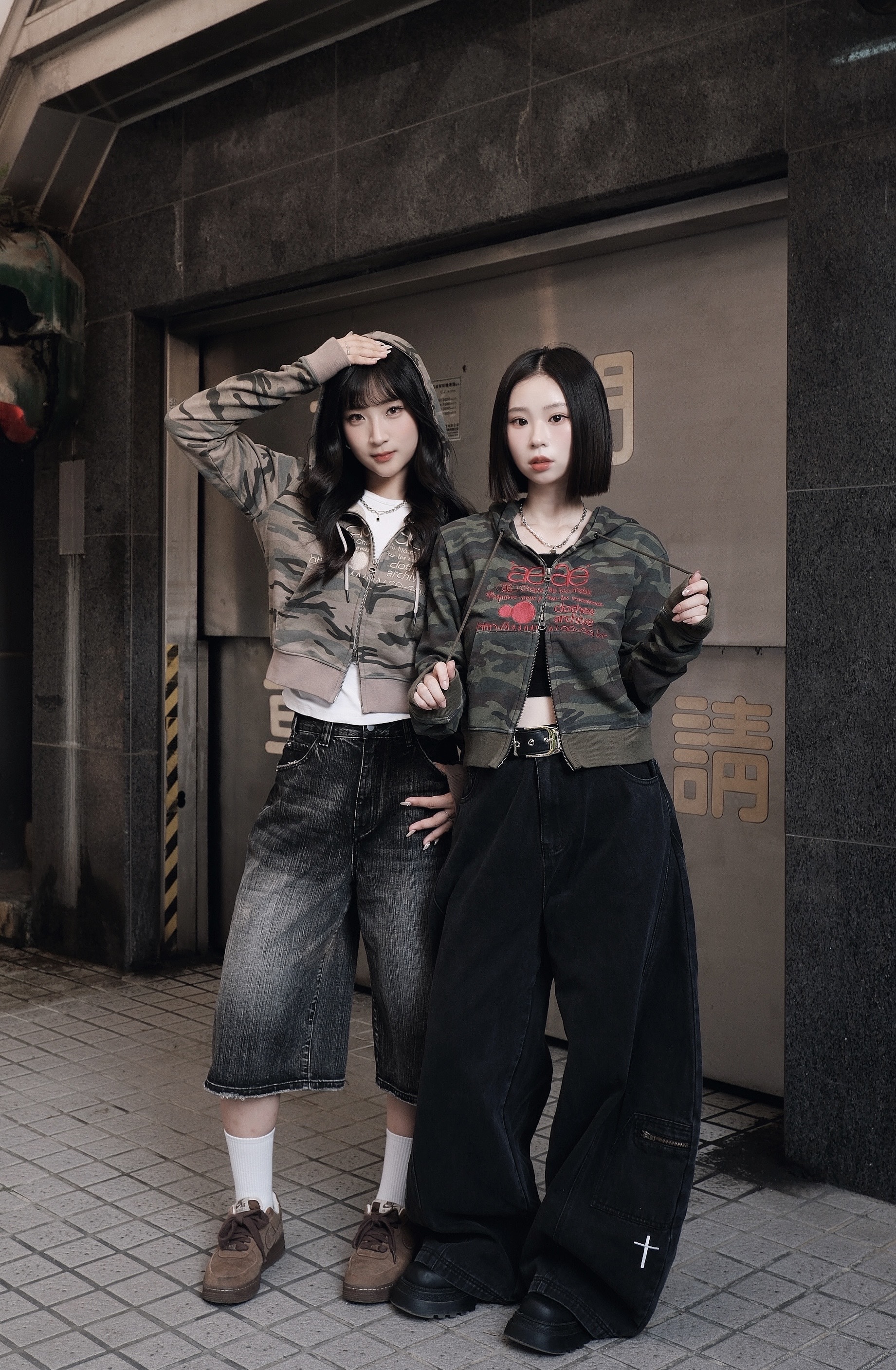 <快速出貨>aeae 迷彩短版雙拉鍊外套