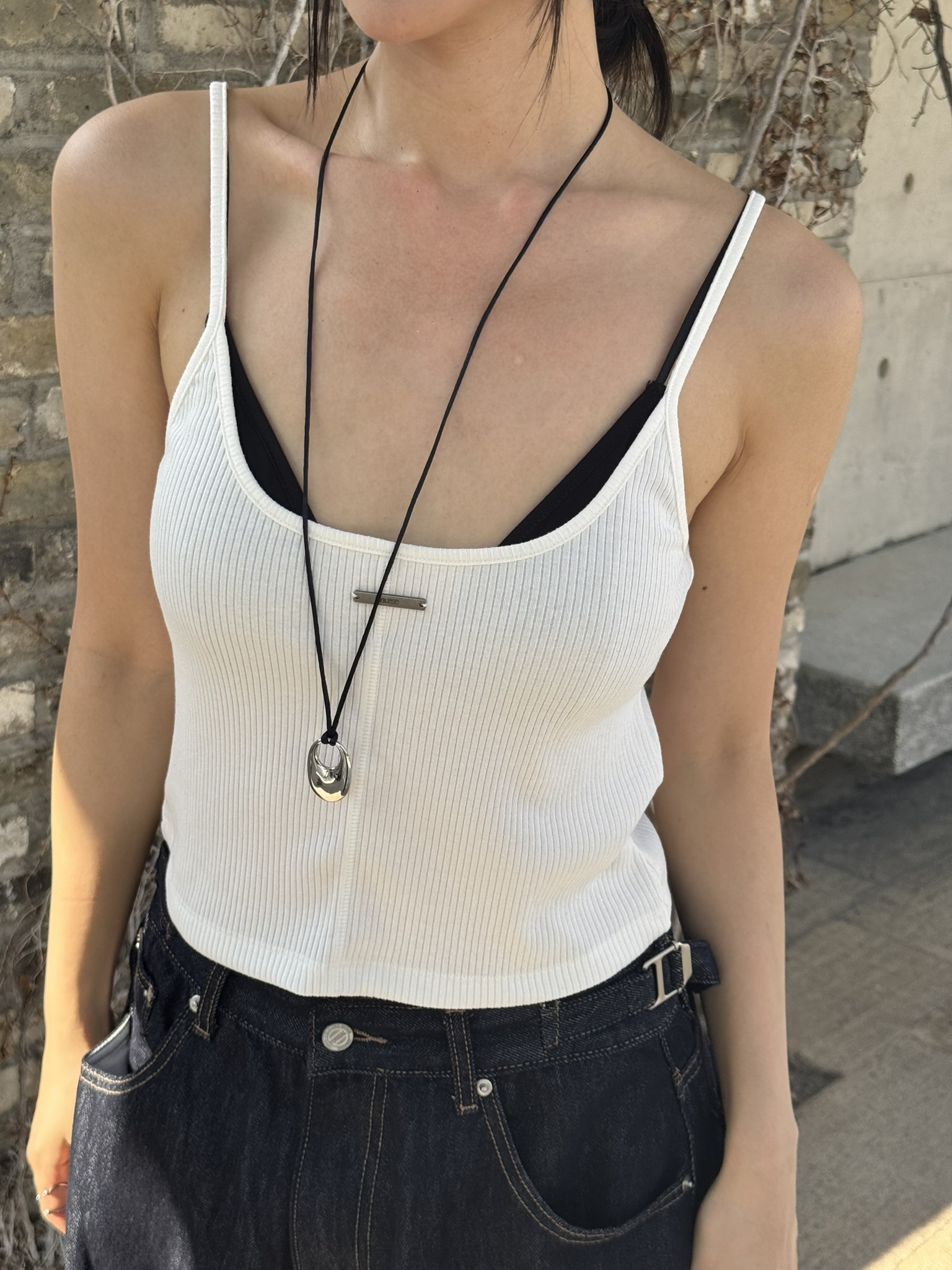 白現貨/訂購)  簡約直紋U領背心 T9108 (黑/白/淺綠)