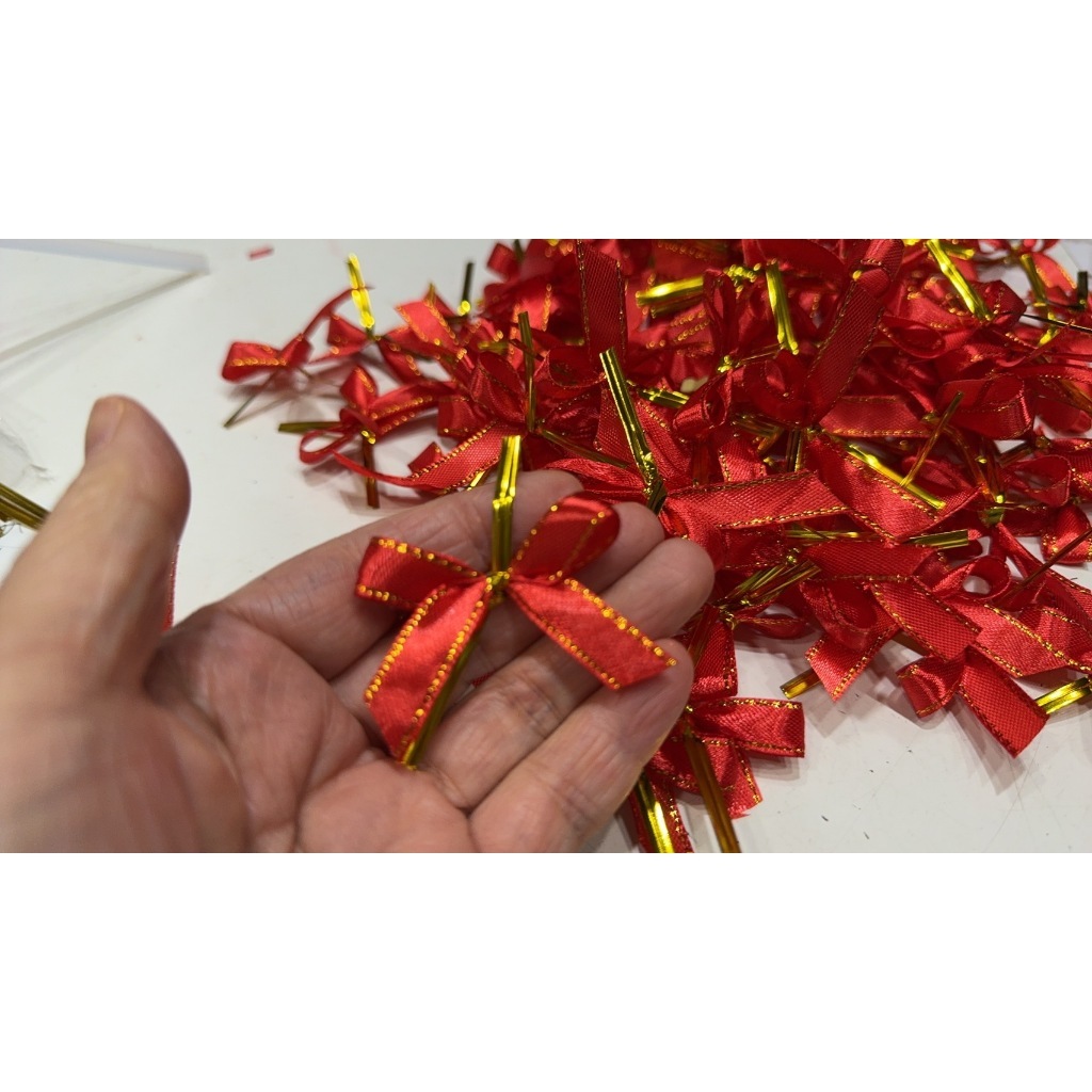 【台灣現貨速發】金邊紅色蝴蝶結 (有綁魔帶)金珠珠 新年蝴蝶結