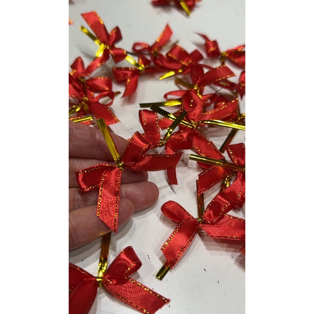 【台灣現貨速發】金邊紅色蝴蝶結 (有綁魔帶)金珠珠 新年蝴蝶結