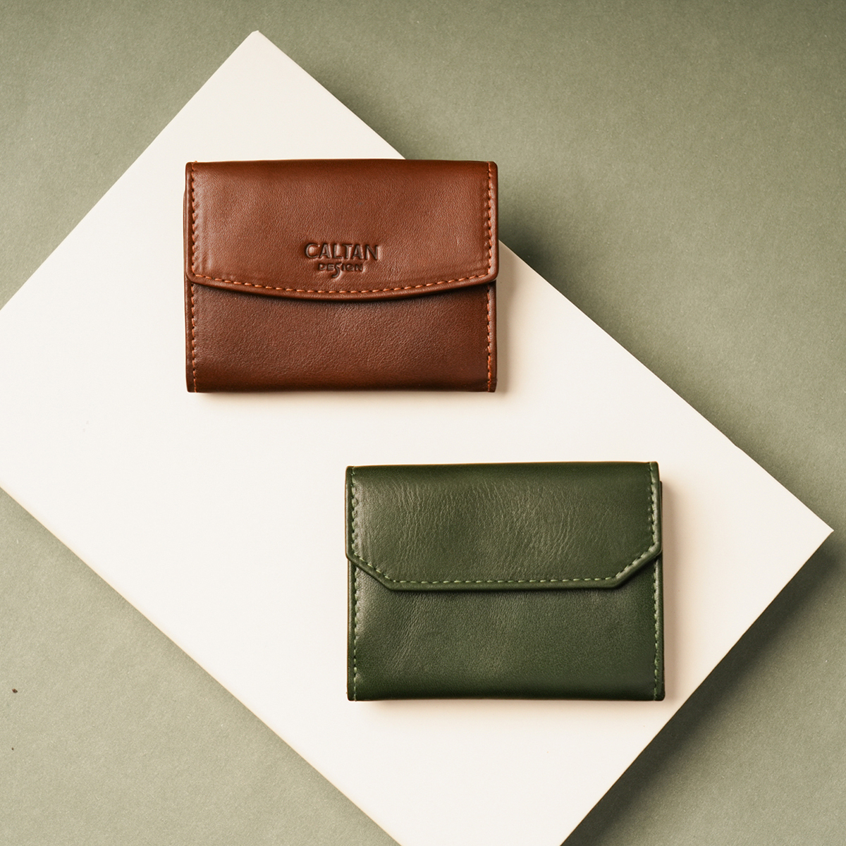 【招財母錢包💰】序曲文藝雙扣真皮三折短夾-兩色(075334)