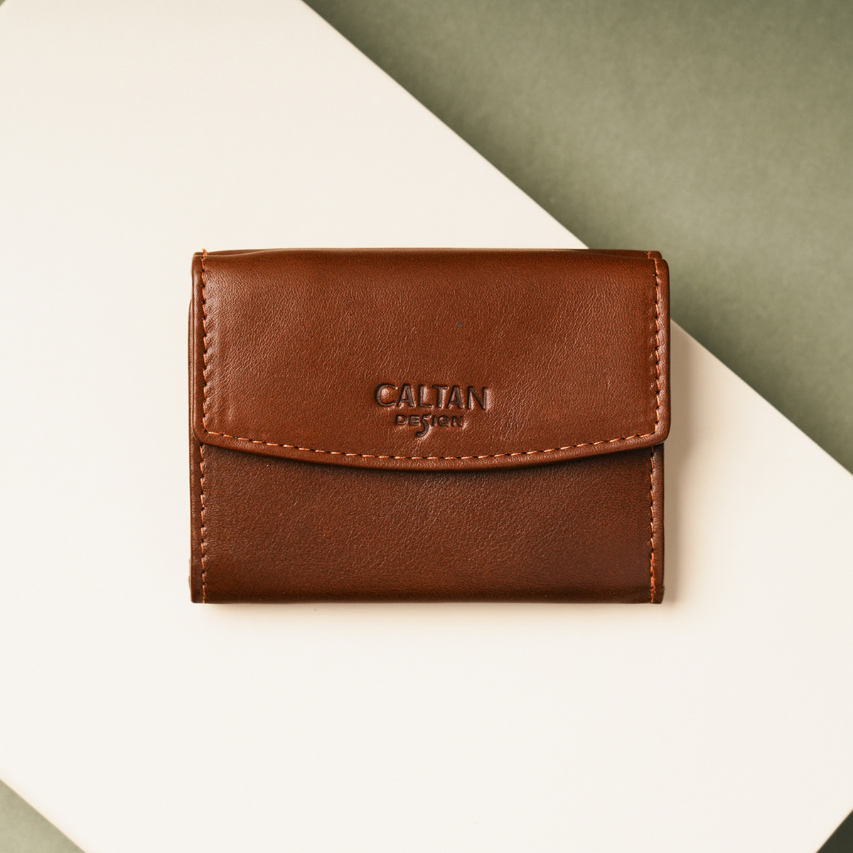 【招財母錢包💰】序曲文藝雙扣真皮三折短夾-兩色(075334)