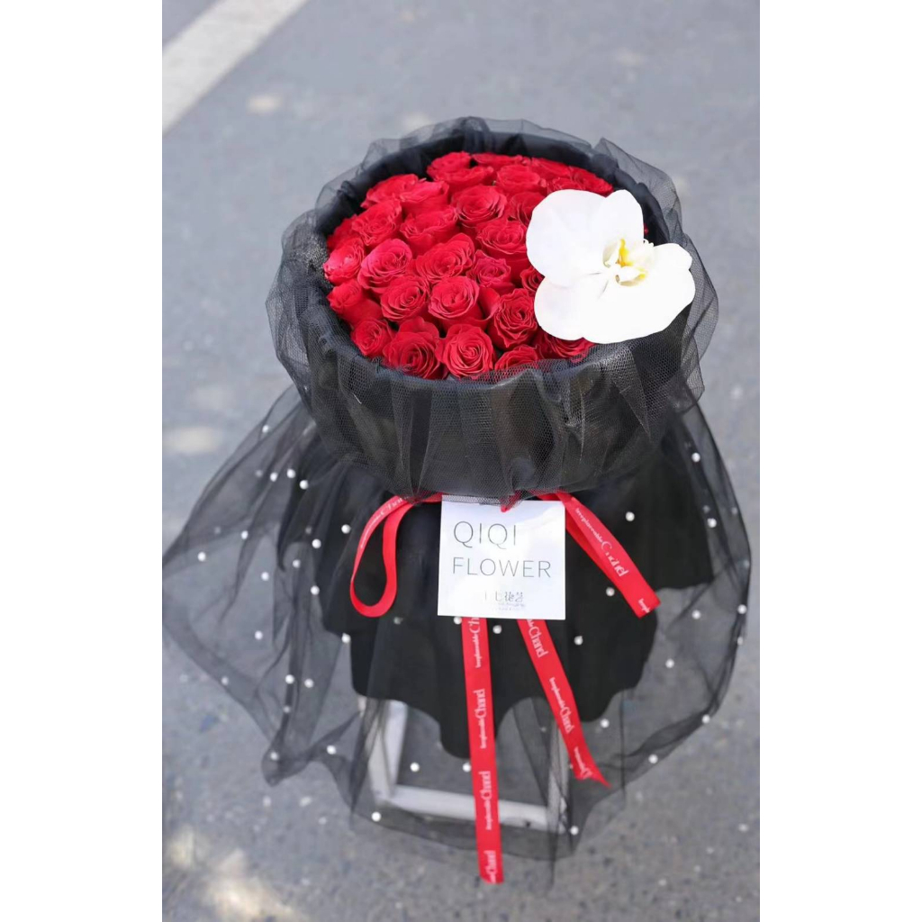 【台灣現貨速發】珍珠紗裙套 圓形花束套 小香風花套｜花的嫁衣 花束套 澎澎裙 花束包裝 包裝布