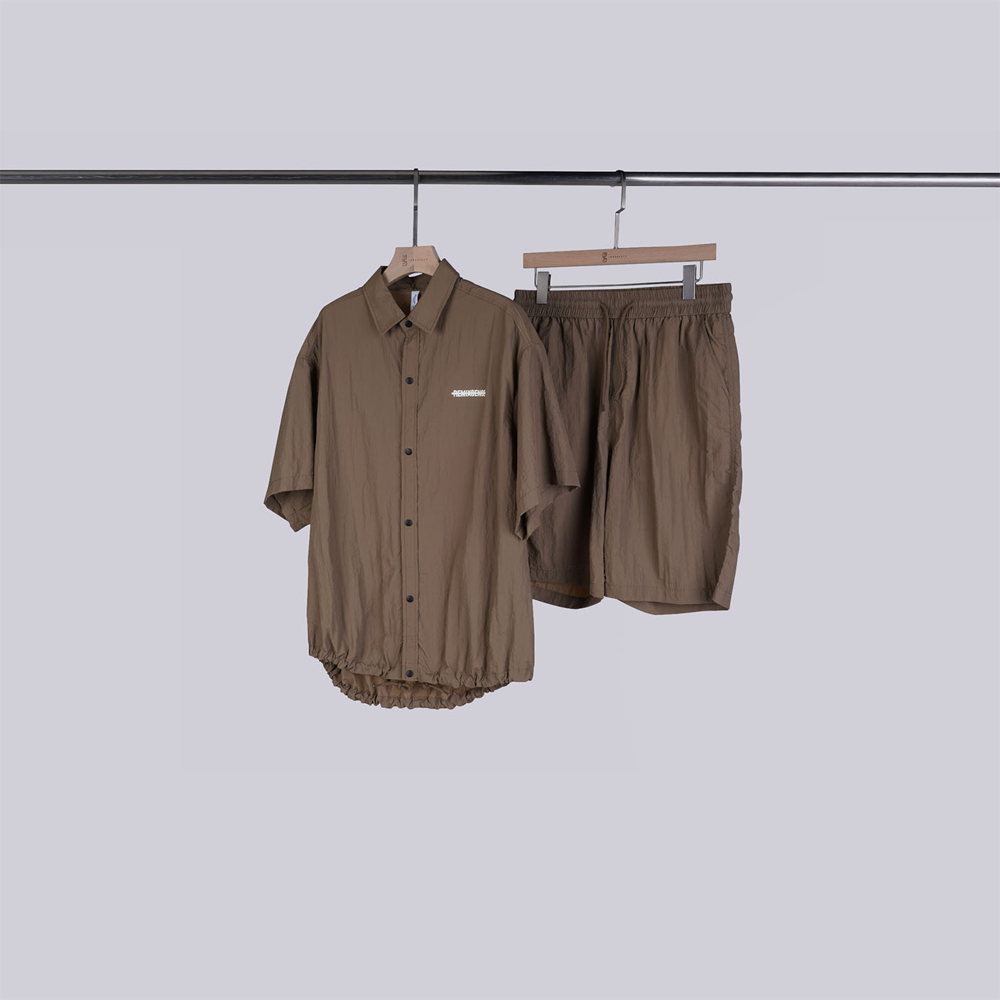REMIX英字抽繩襯衫+短褲 | 卡其棕 | 套裝