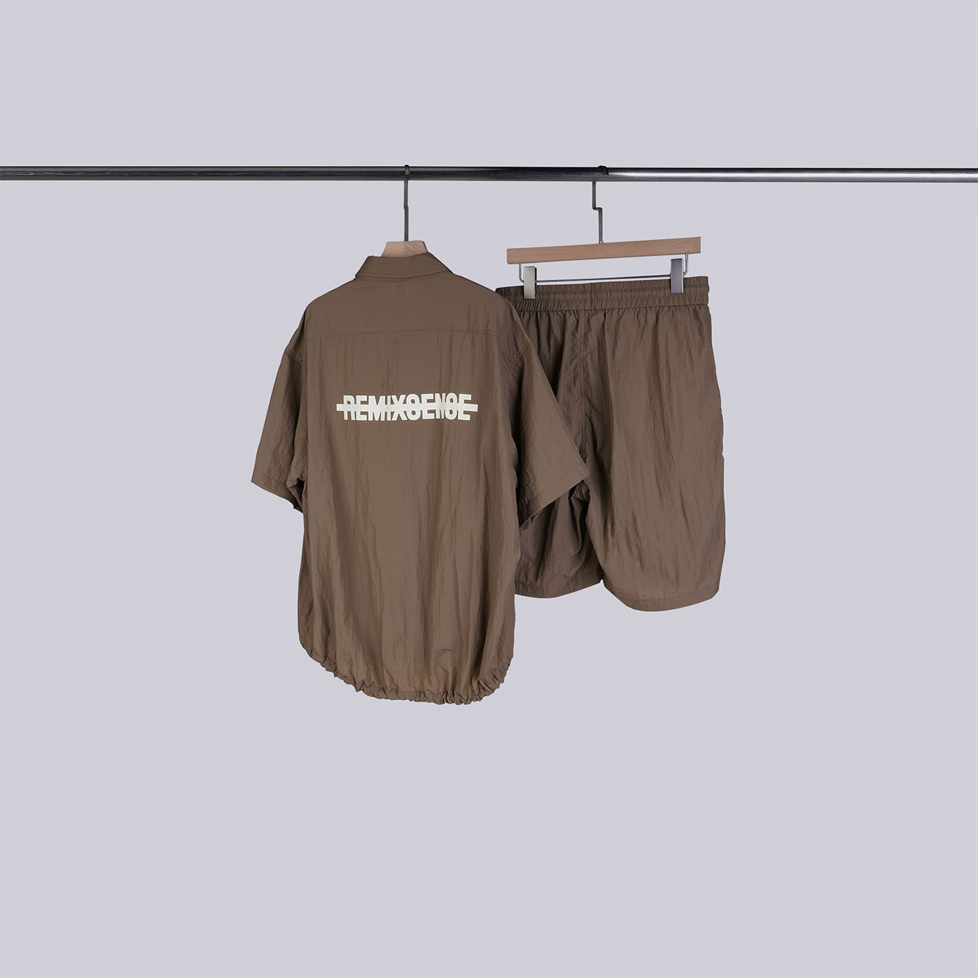 REMIX英字抽繩襯衫+短褲 | 卡其棕 | 套裝
