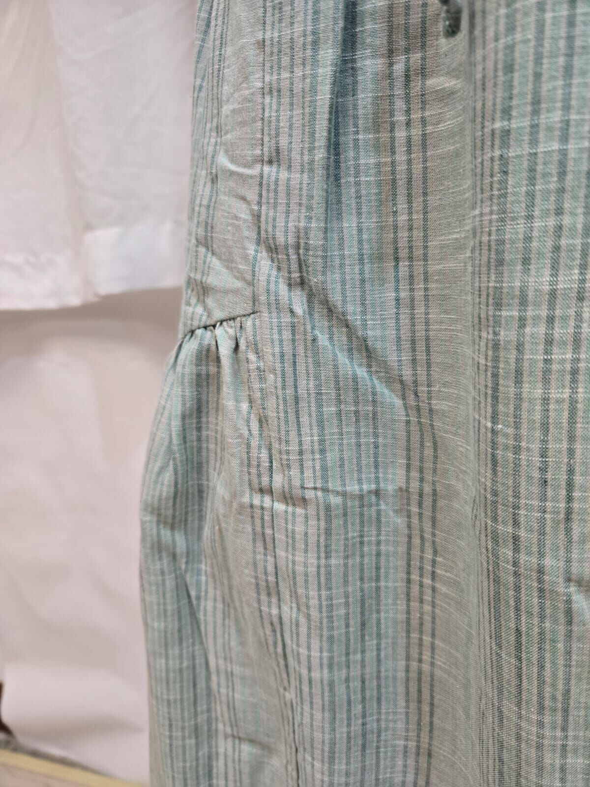 LN 竹節條紋斜裁裙