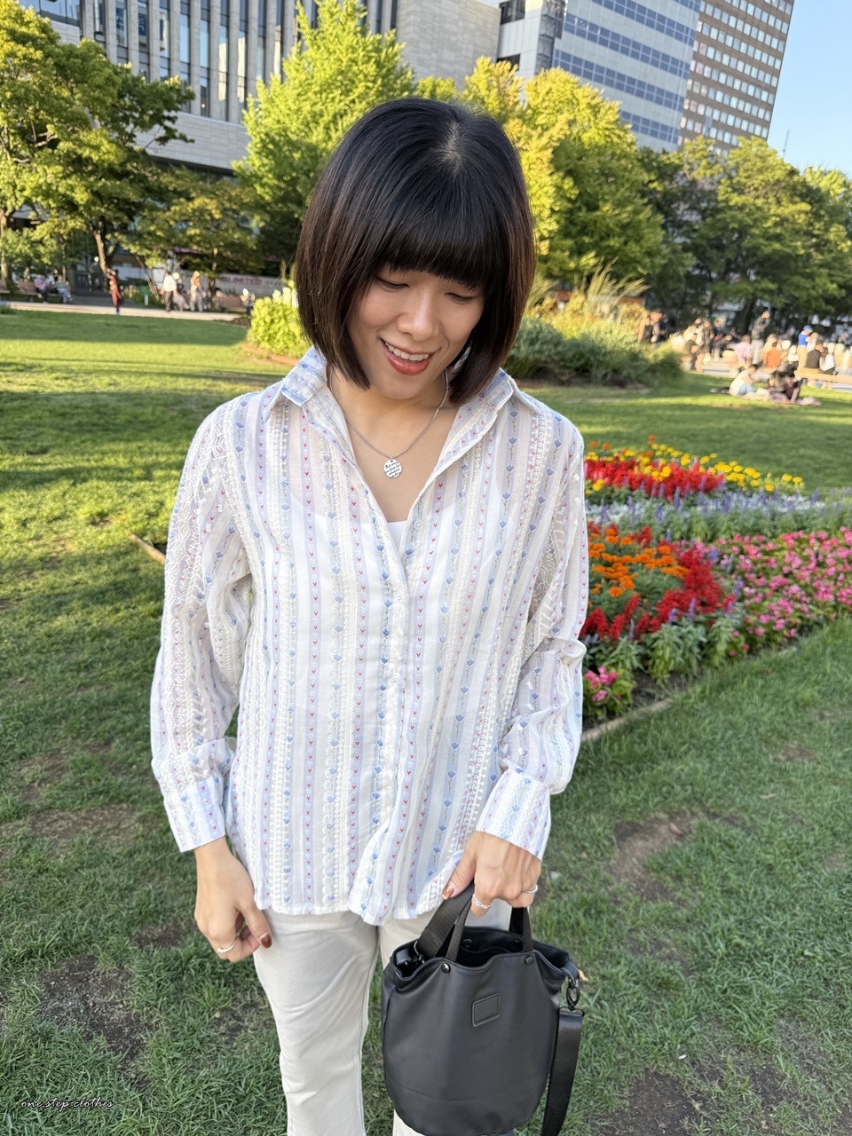 正韓細緻花朵蕾絲拼接襯衫