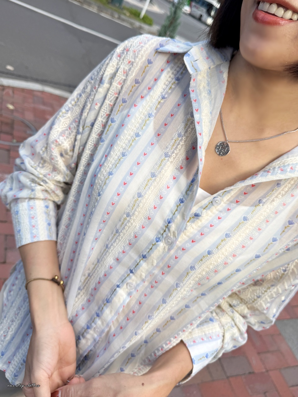 正韓細緻花朵蕾絲拼接襯衫