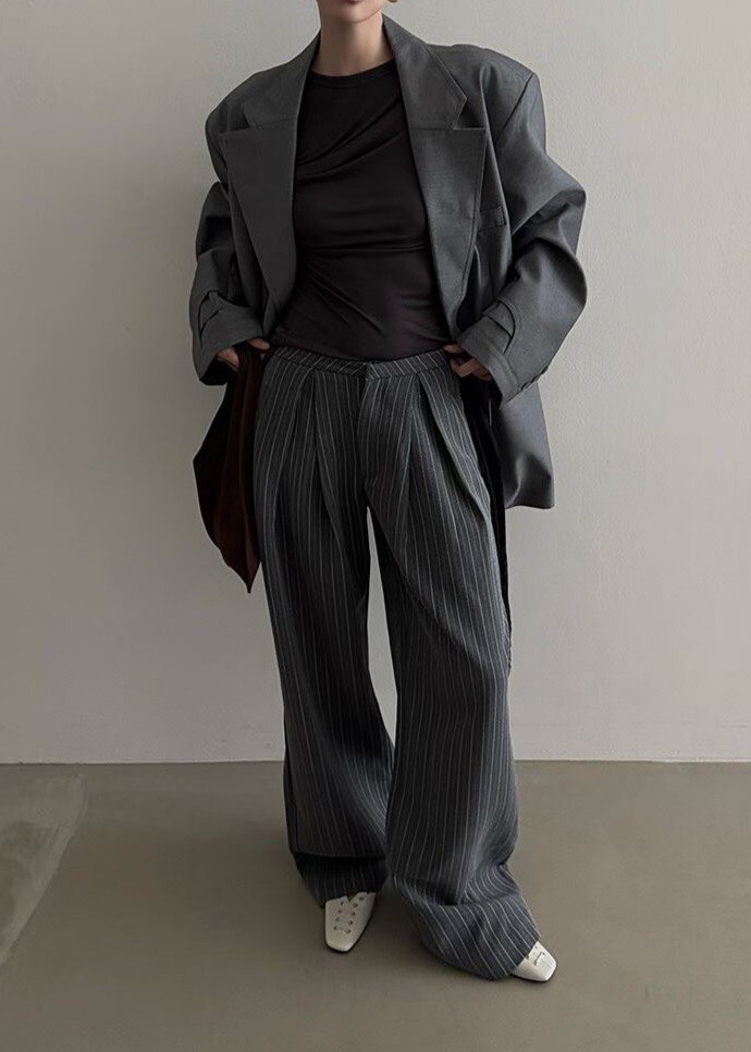 單側蕾絲造型直紋西褲