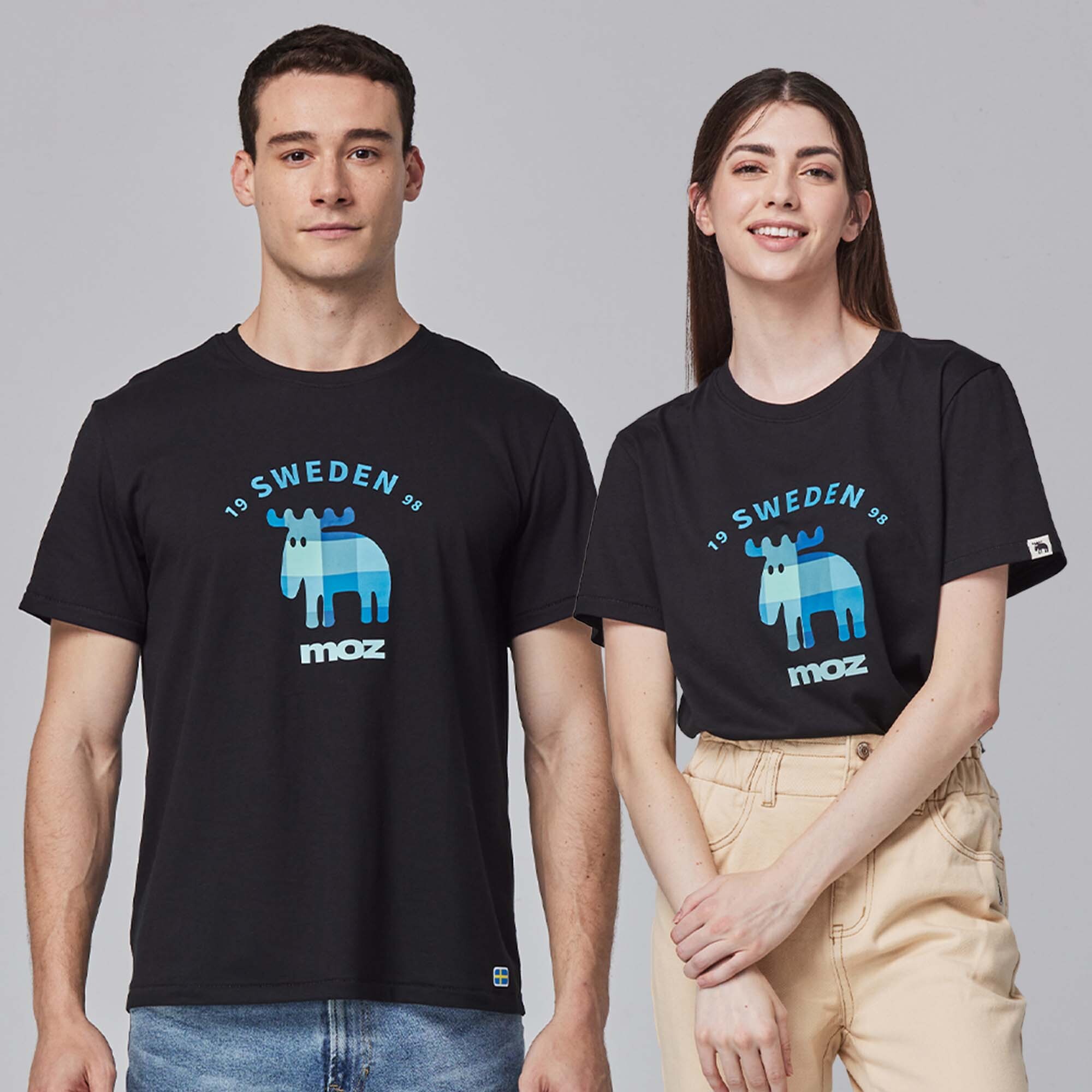 moz瑞典 格紋駝鹿 舒適柔棉 100%純棉短T-萬年黑(亞洲版)男女共款