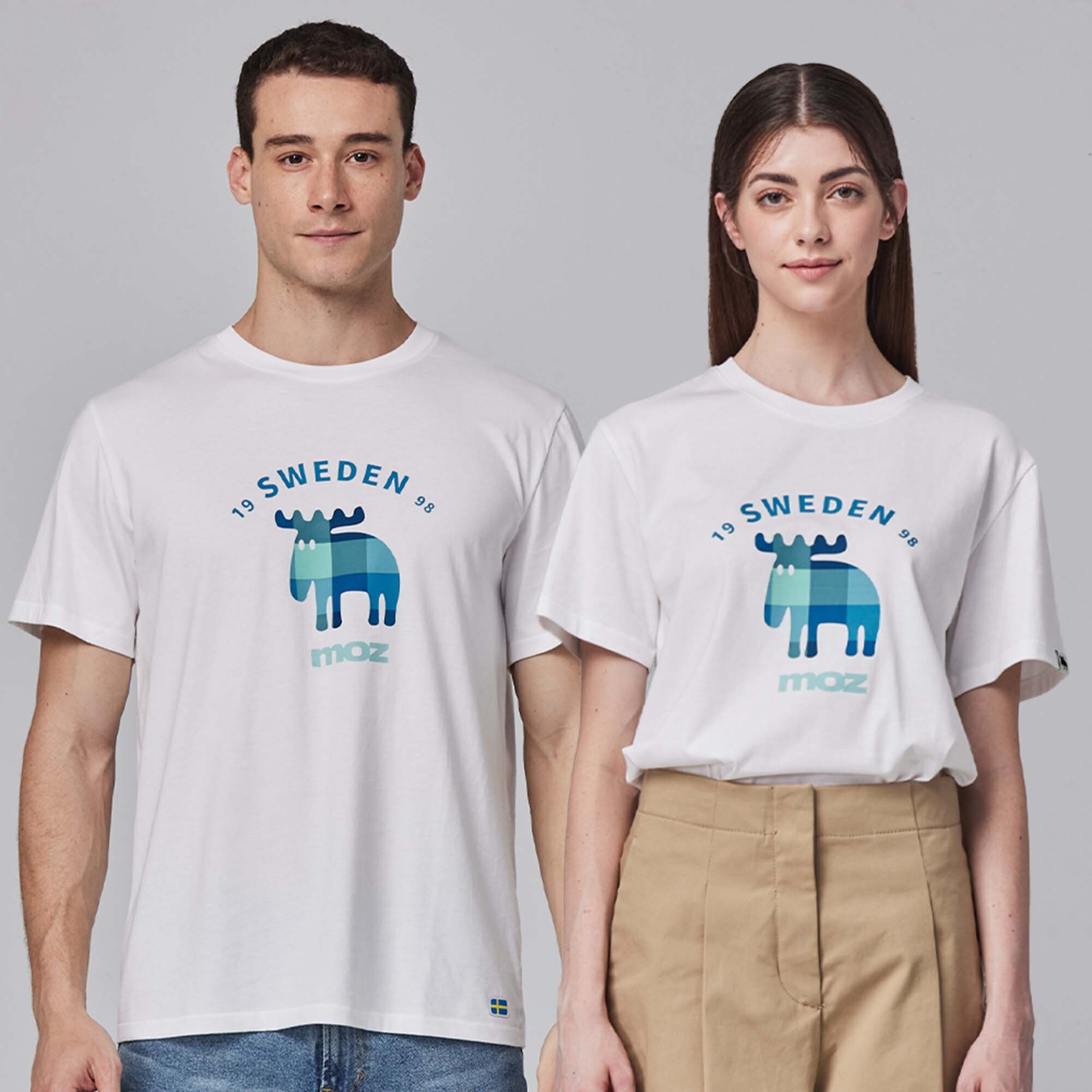 moz瑞典 格紋駝鹿 舒適柔棉 100%純棉短T-經典白(亞洲版)男女共款