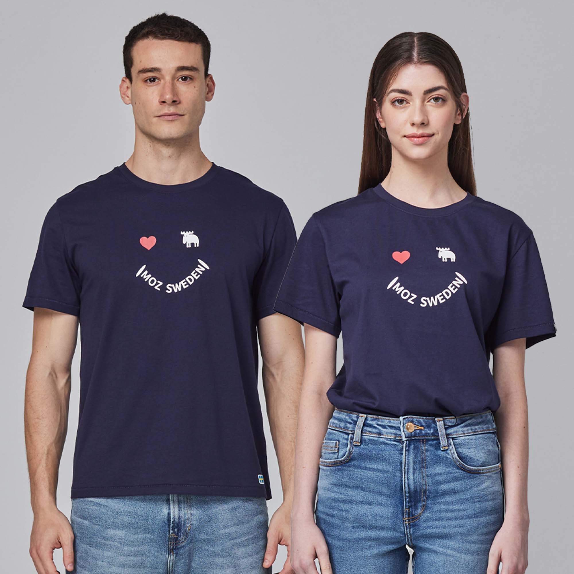 moz瑞典 笑臉駝鹿舒適柔棉 100%純棉短T-藏青 (亞洲版)男女共款