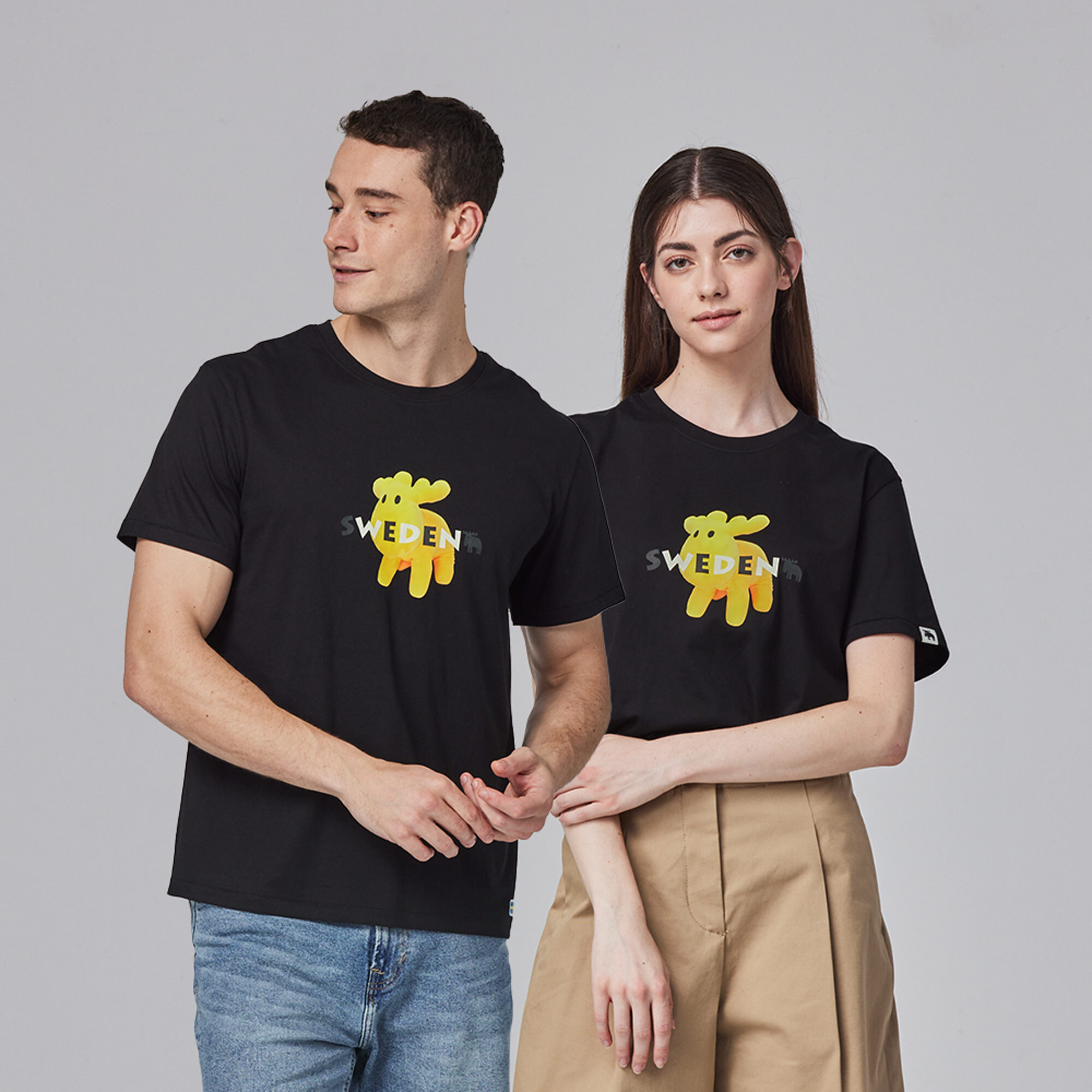 moz瑞典 手繪駝鹿 舒適柔棉 100%純棉短T-經典黑(亞洲版)女款