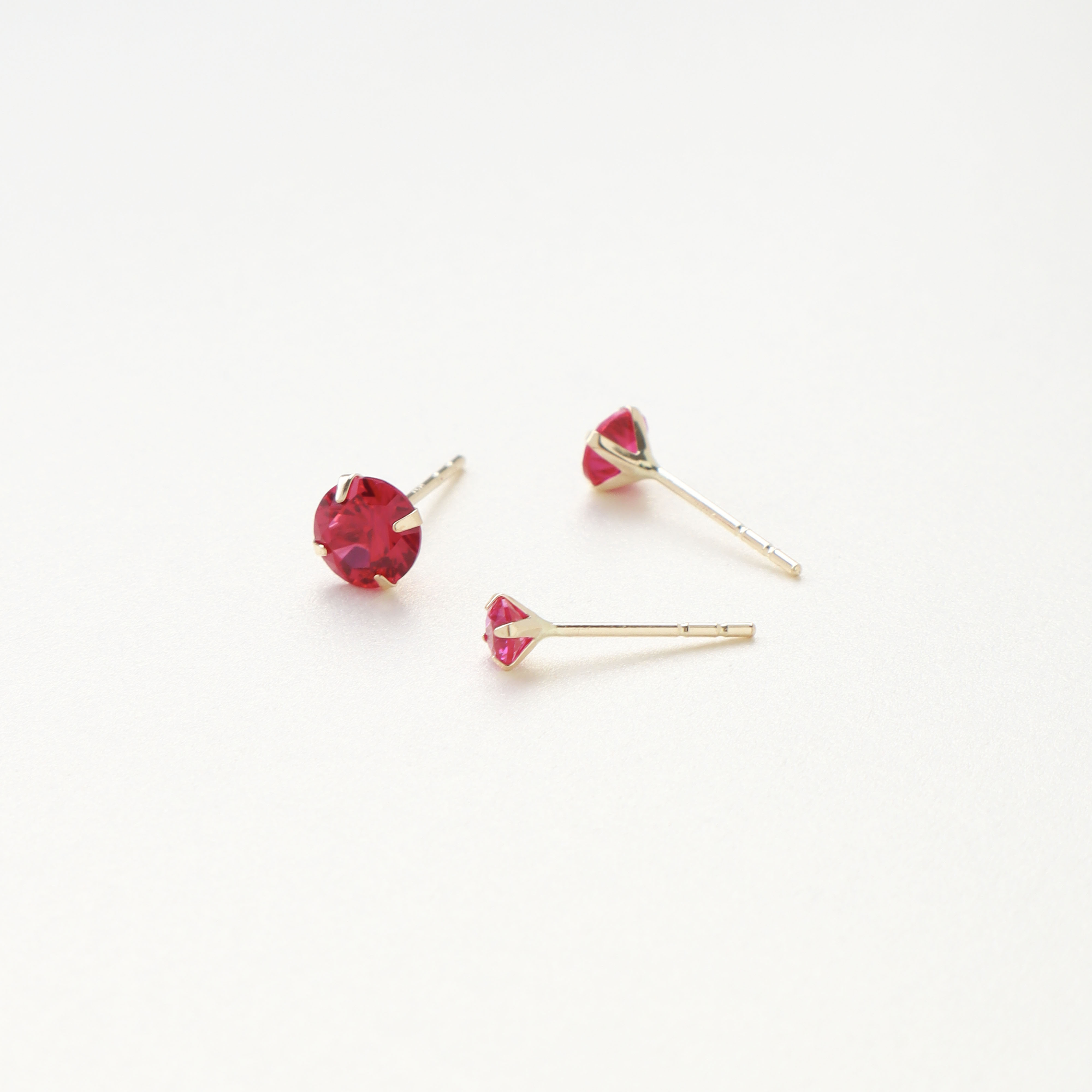 10K/緋紅單顆鋯鑽耳環