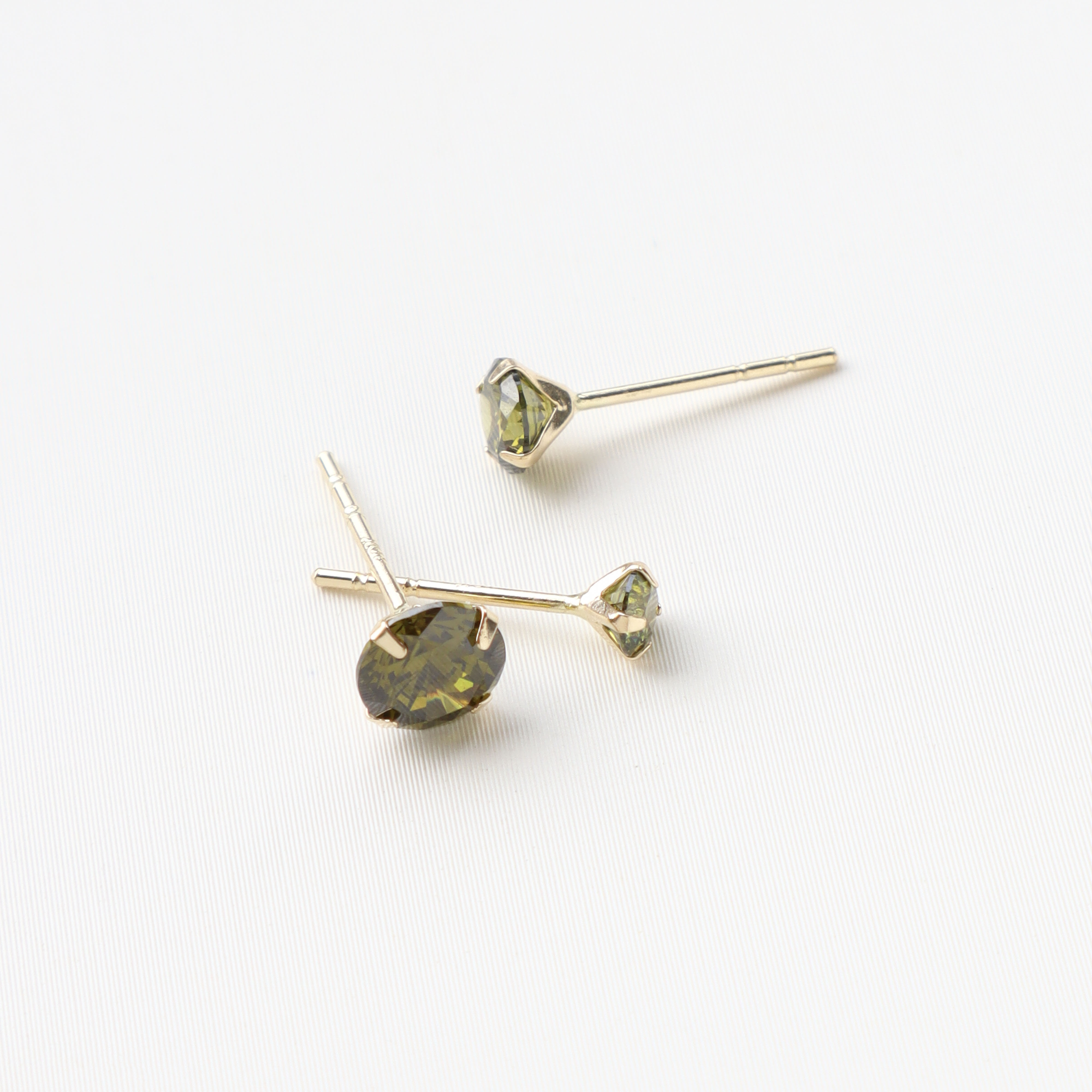 10K/翠綠單顆鋯鑽耳環