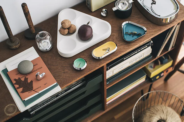 no.30-豐盛-三角收納盤，圓形凹槽，可擺放水果、堅果或日常用品。