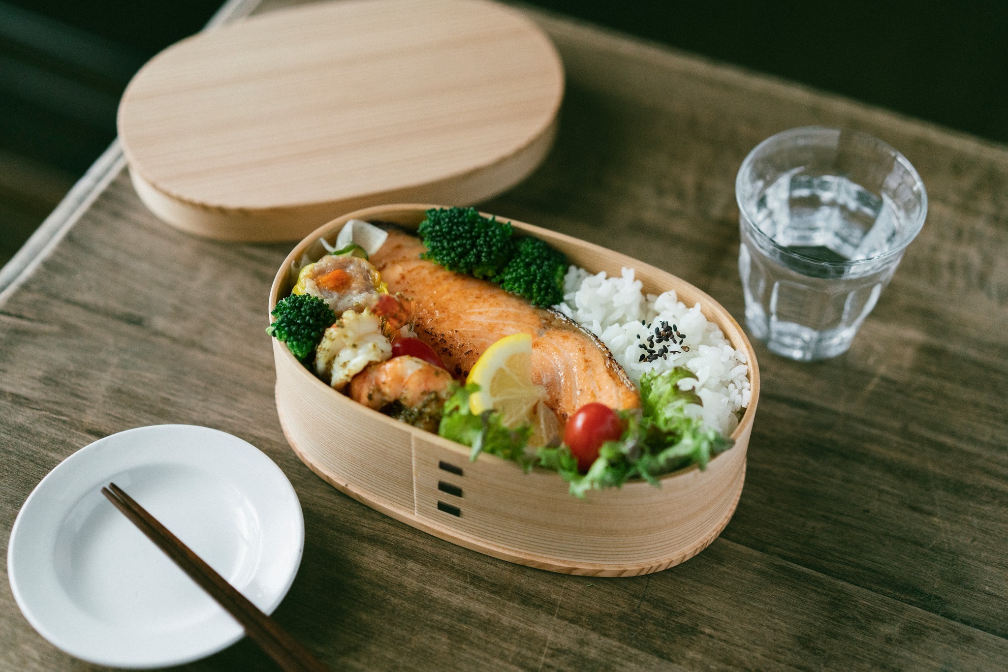 日本製輕量職人杉木橢圓便當盒