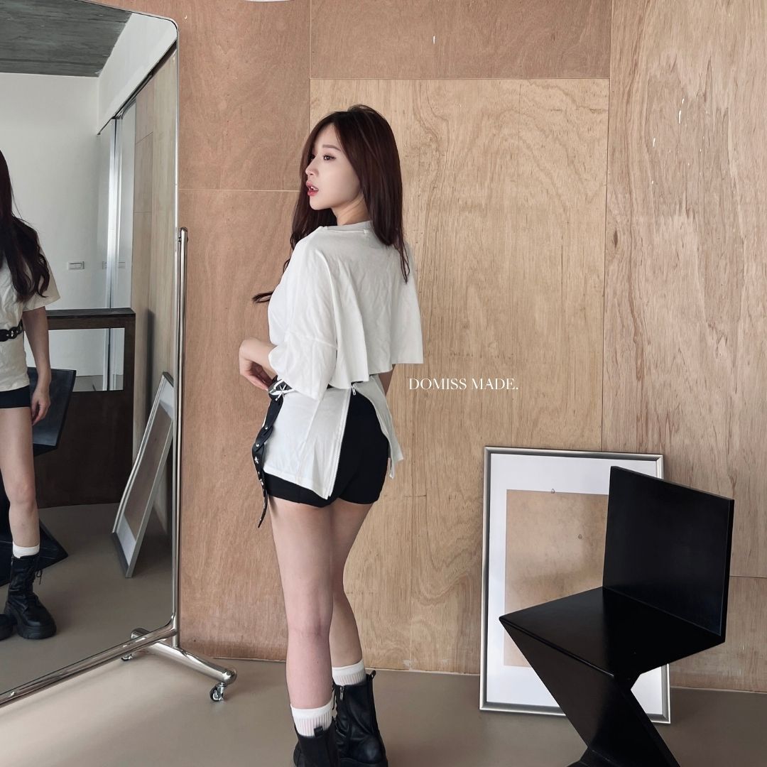 【DOMISS自訂】寬鬆落肩顯瘦連身Tee 後挖空設計感 俐落甜辣-2色(現貨)
