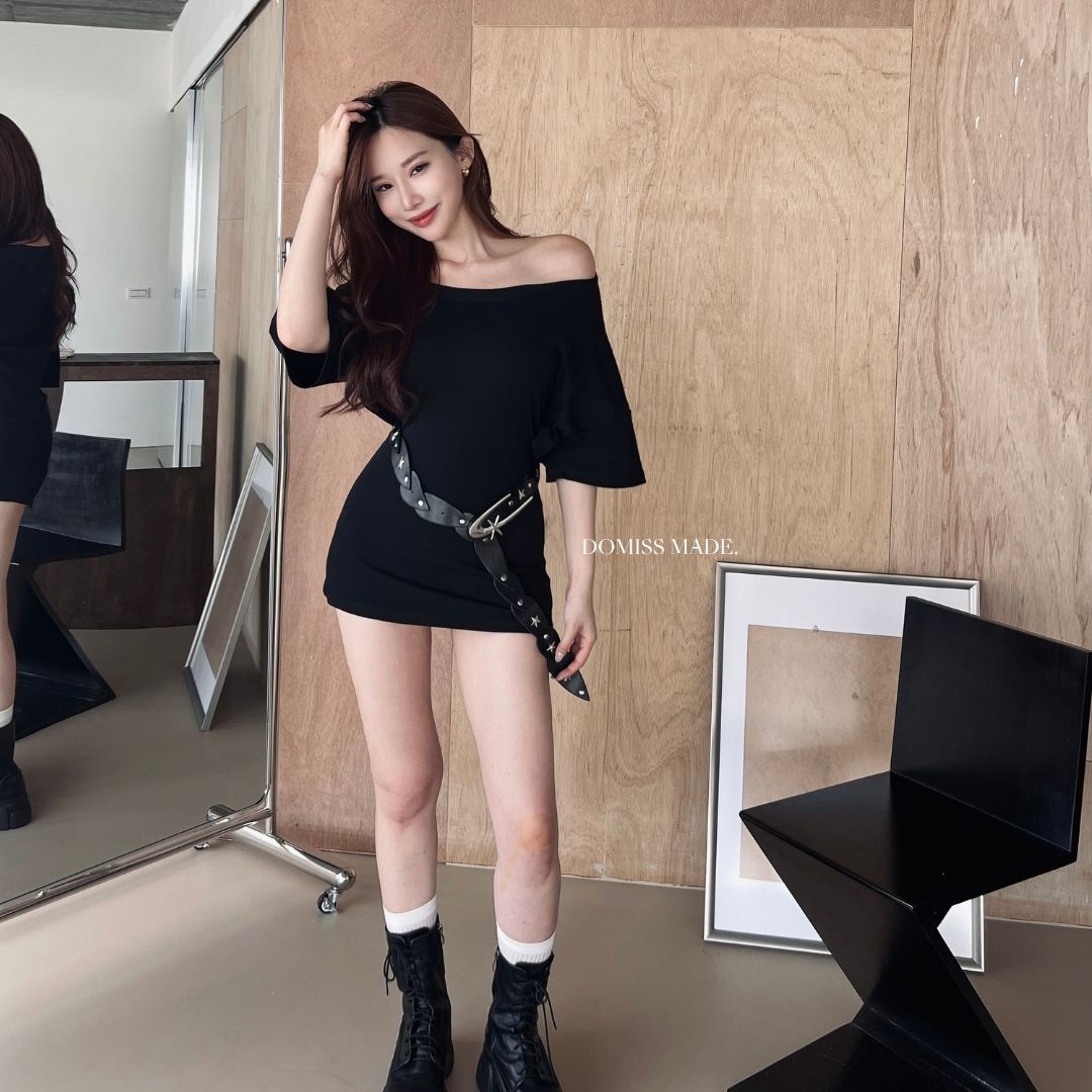 【DOMISS自訂】寬鬆落肩顯瘦連身Tee 後挖空設計感 俐落甜辣-2色(現貨)