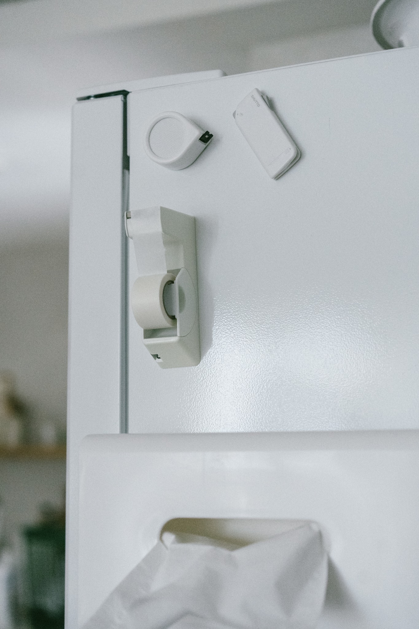 單手切割好方便｜日本NICHIBAN磁吸式智慧型膠帶台（附乙捲膠帶）