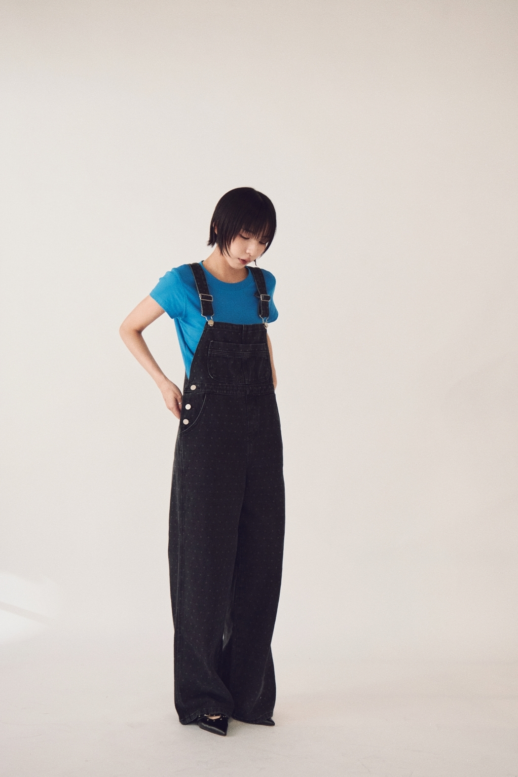 波點牛仔吊帶長褲-碳黑