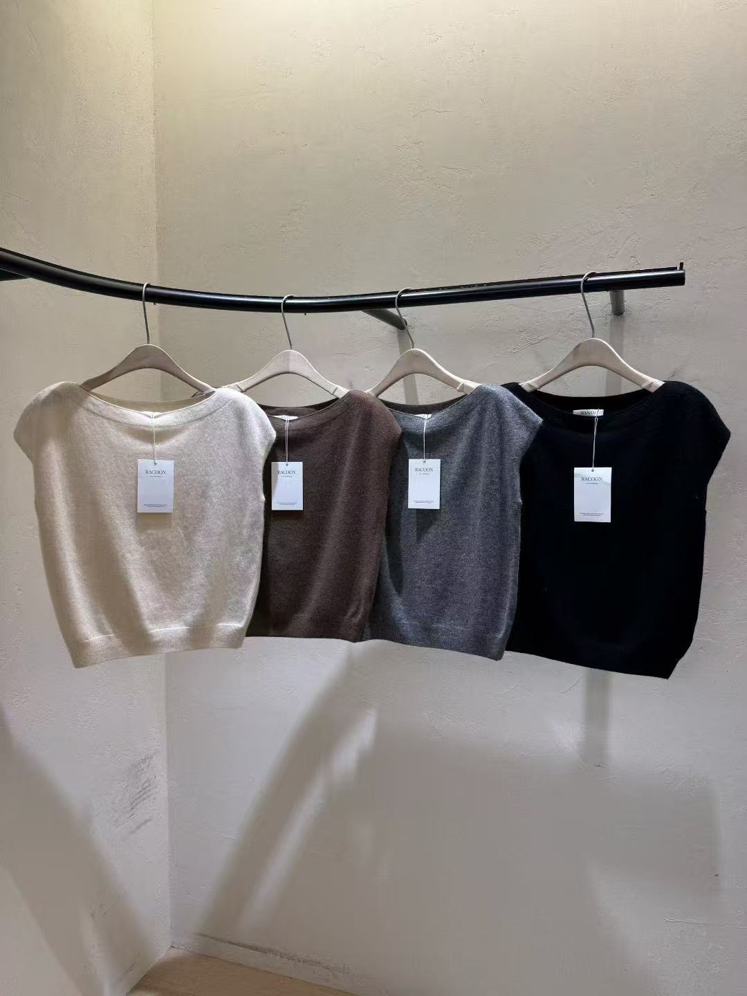 WJ2568 Raccoon rib neck knit