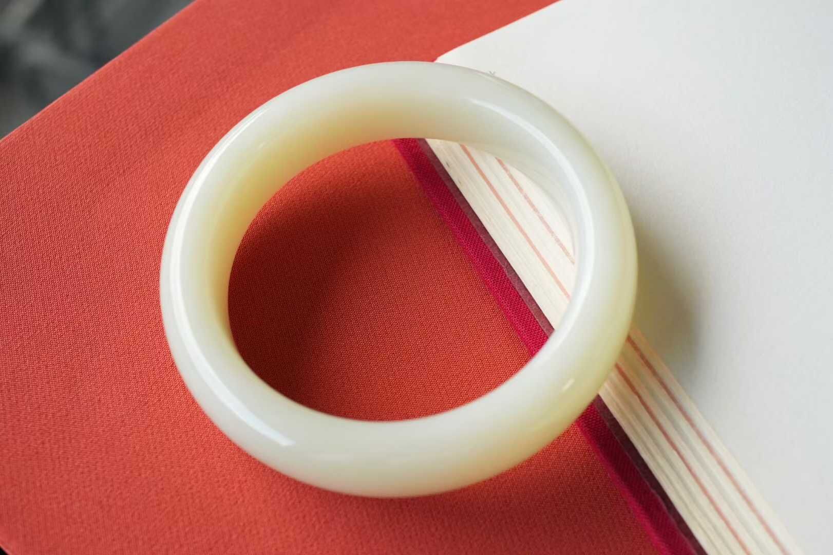 9147 58mm和田玉俄料淺糖平安鐲 (56-58)