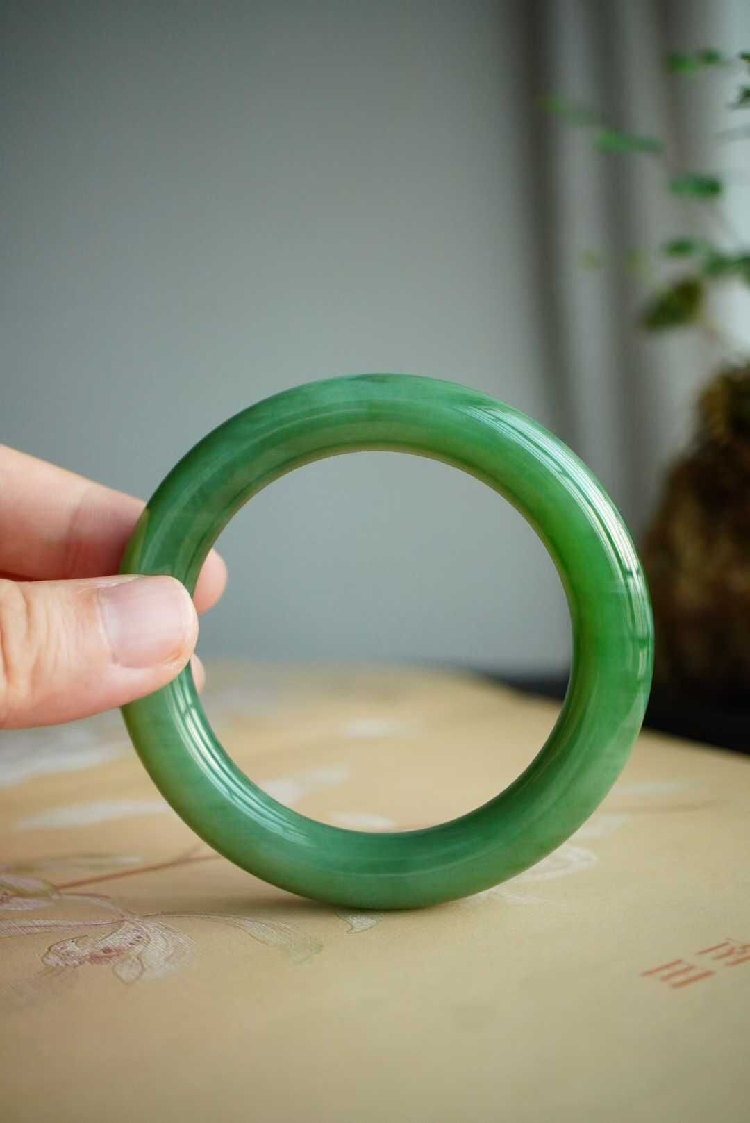 9148 54mm和田玉碧玉粉綠貓眼圓條手鐲 (52-54)