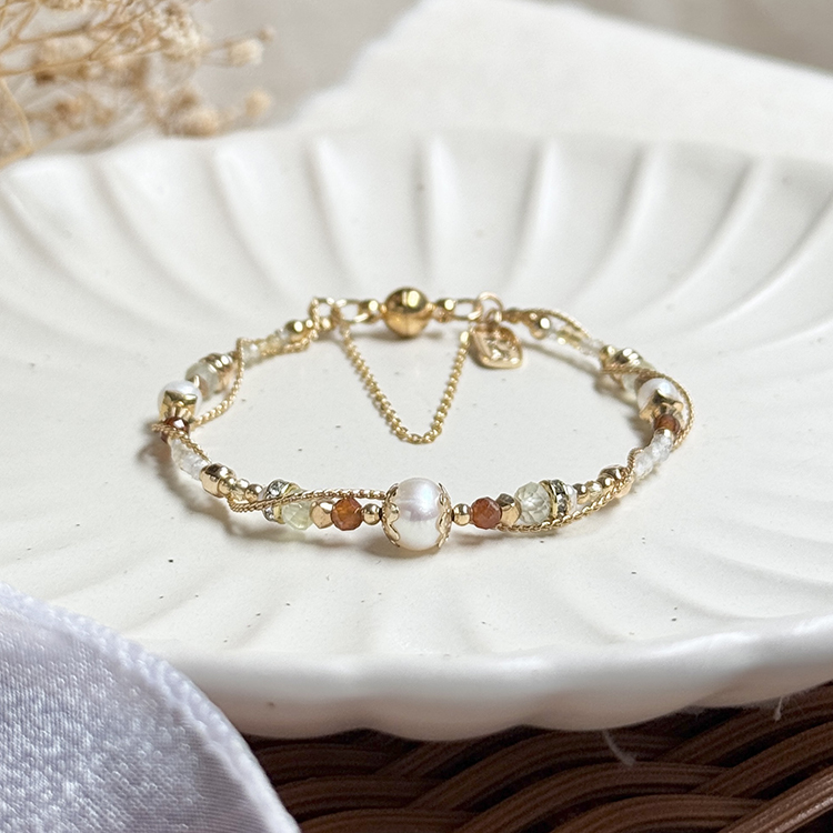 生日花 • 伍月參壹 • 黃帽百合 – 珍珠葡萄石 – 手鍊