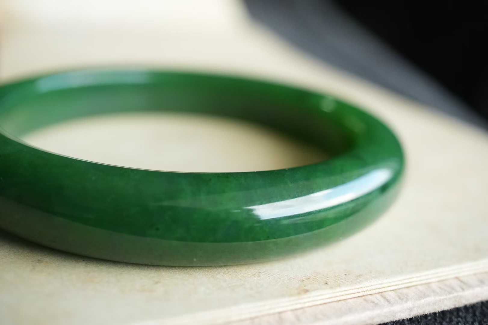 91412 62.7mm和田玉碧玉濃郁果綠手鐲 (62以上)