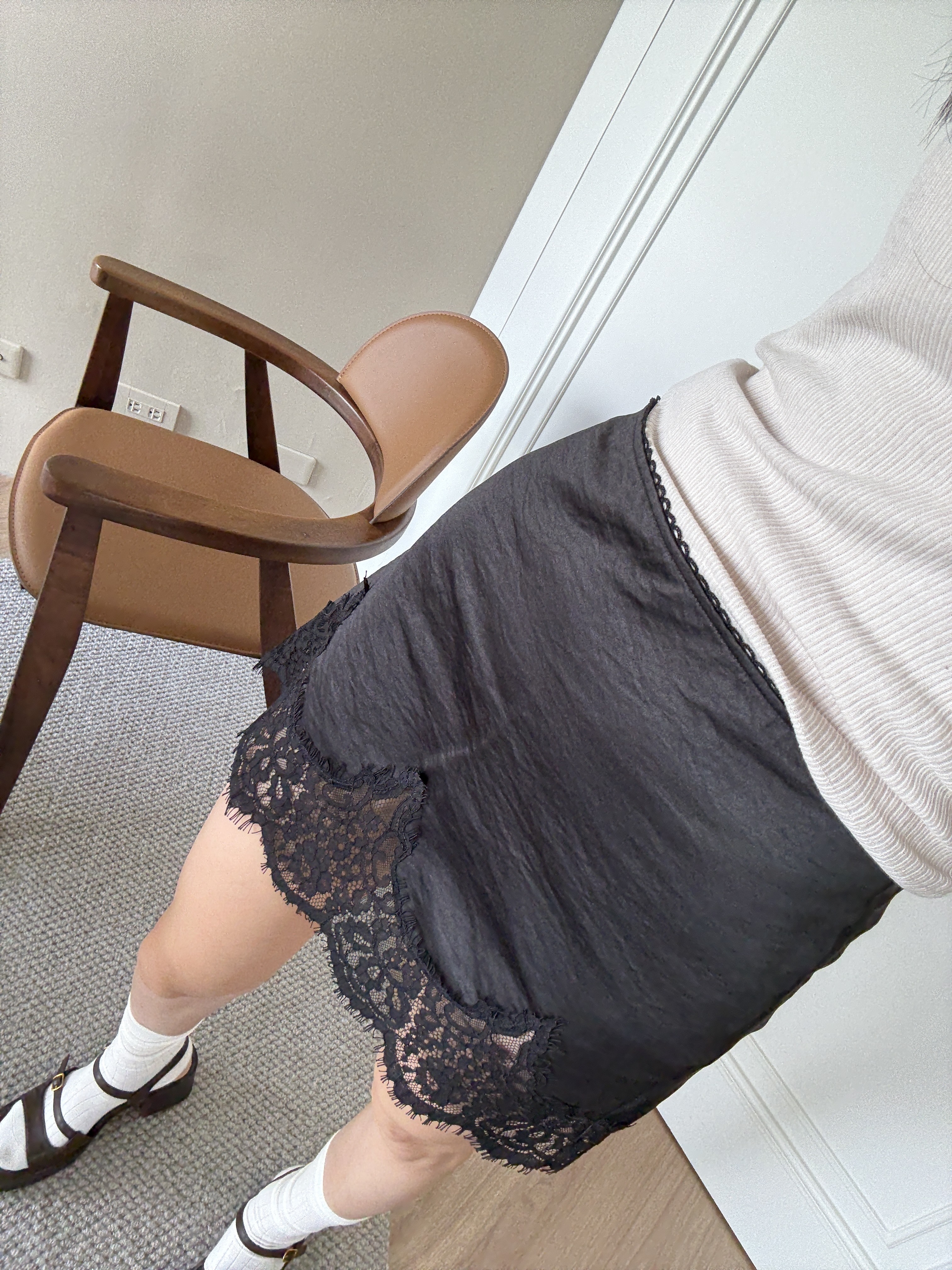 ｜韓國｜優雅緞面蕾絲短裙*少量現貨*