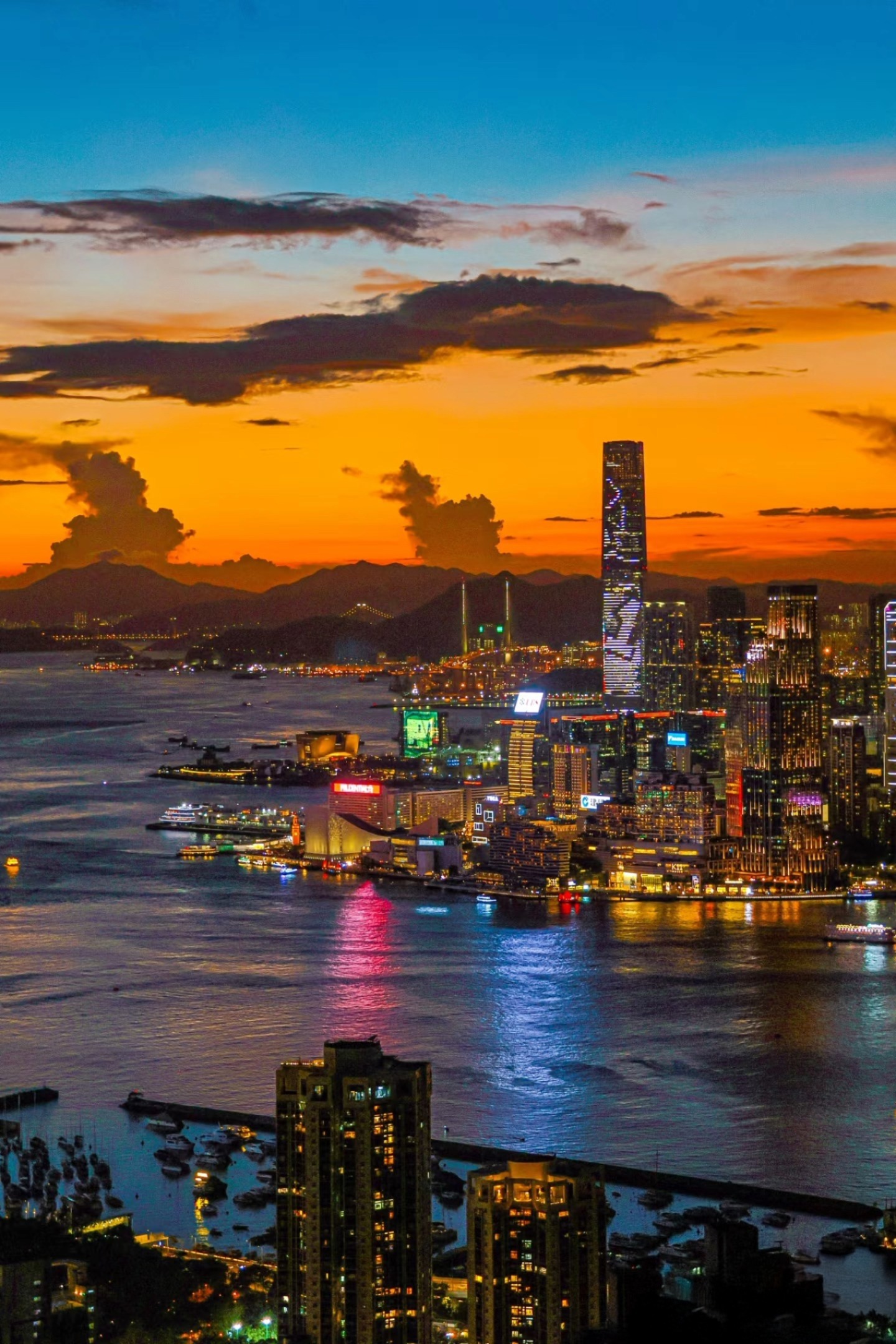 璀璨夜景遊 (19:45-20:30) - 幻彩詠香江