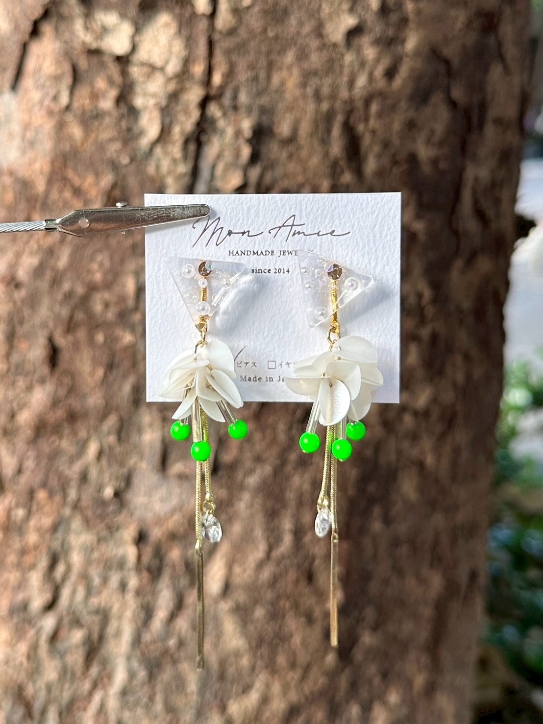 [Mon Amie] 2way 三角寶石亮片球耳環 | 綠x白 | NO.31 | 耳針