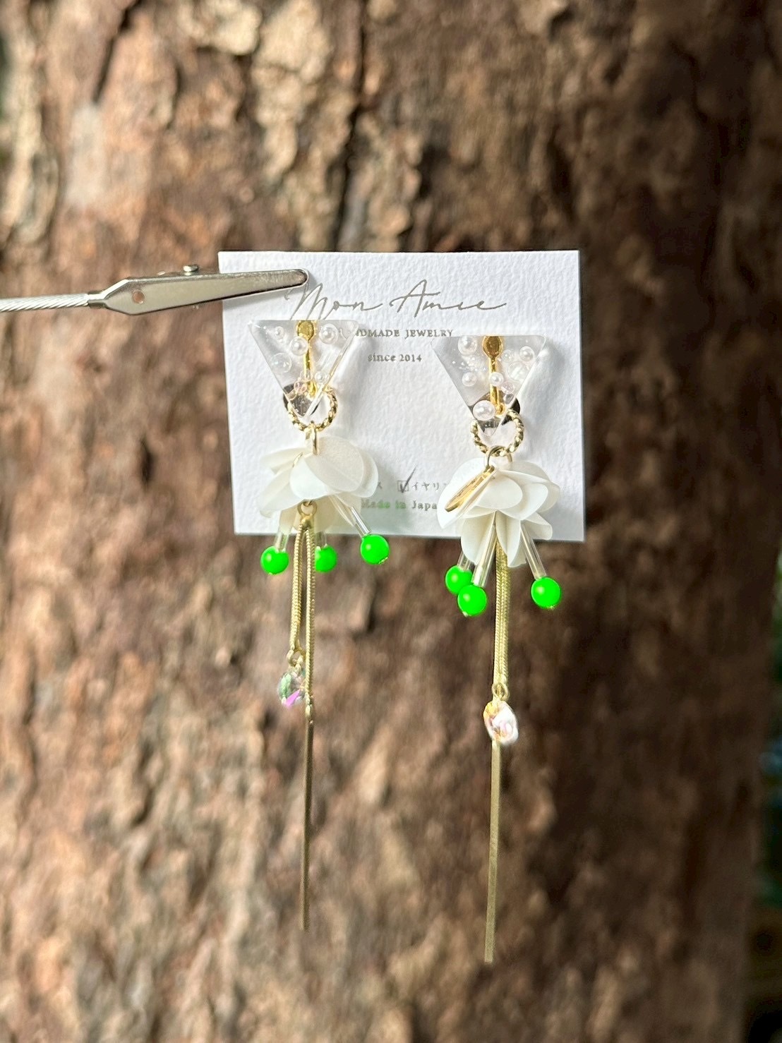 [Mon Amie] 2way 三角寶石亮片球耳環 | 綠x白 | NO.31 | 耳夾