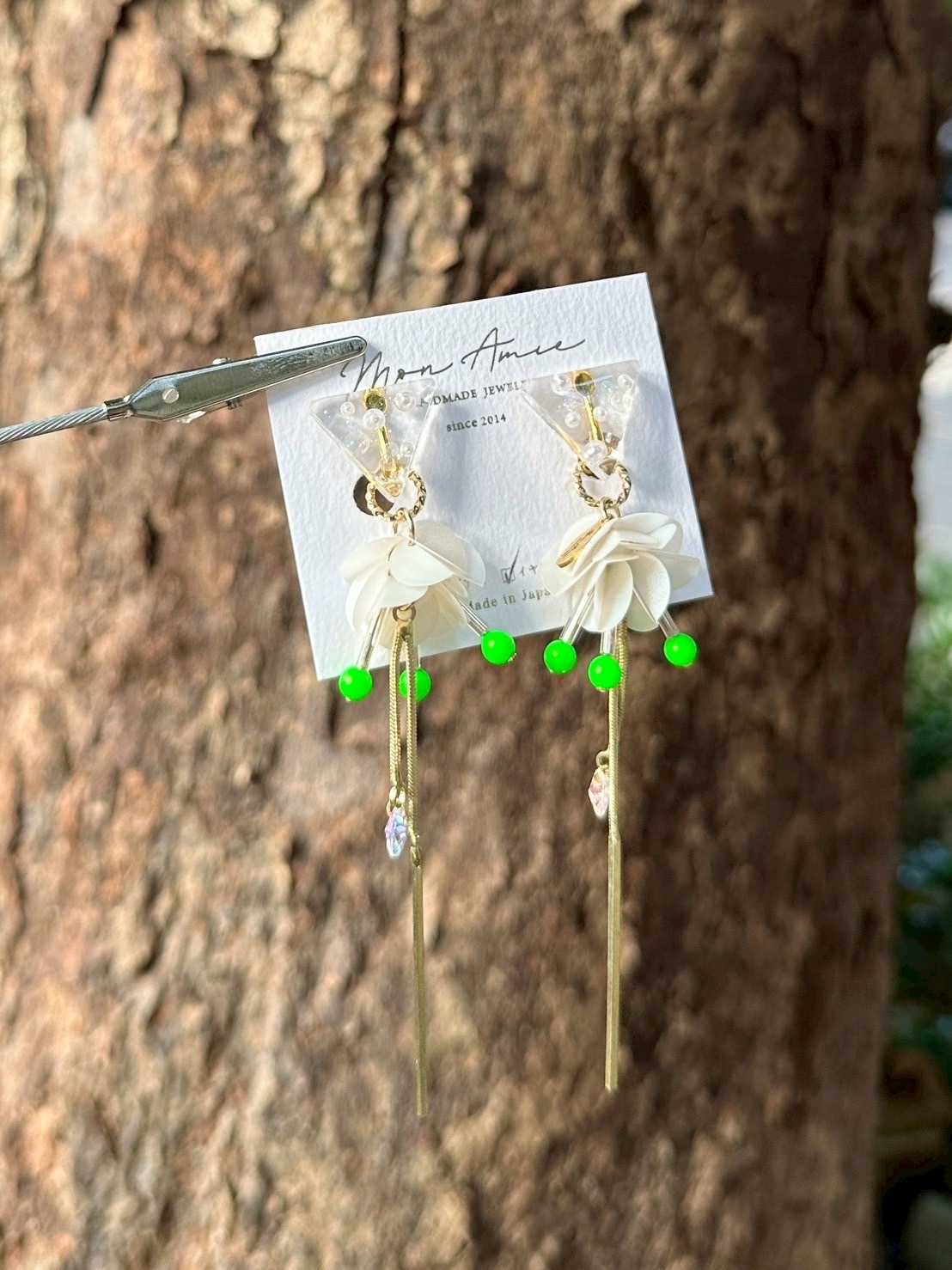 [Mon Amie] 2way 三角寶石亮片球耳環 | 綠x白 | NO.31 | 耳夾
