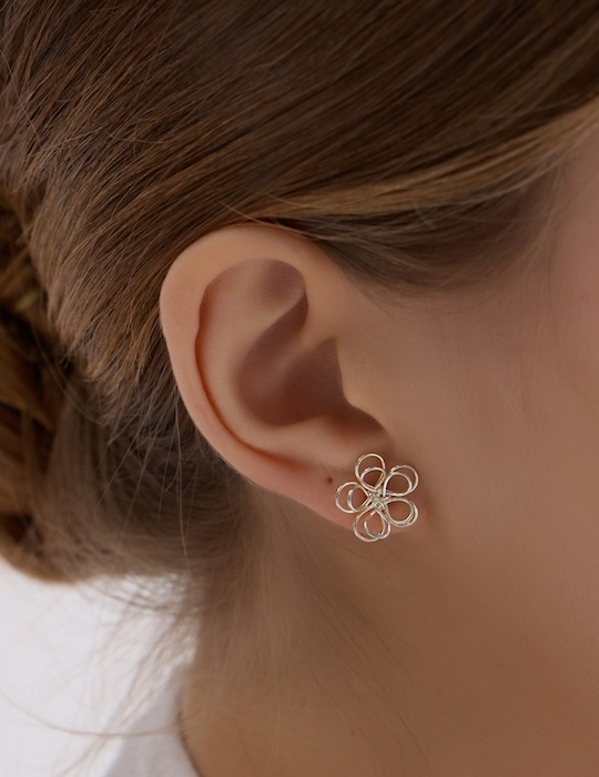 纏繞花語。針式耳環