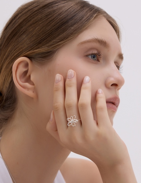 簍空纏繞小花戒指